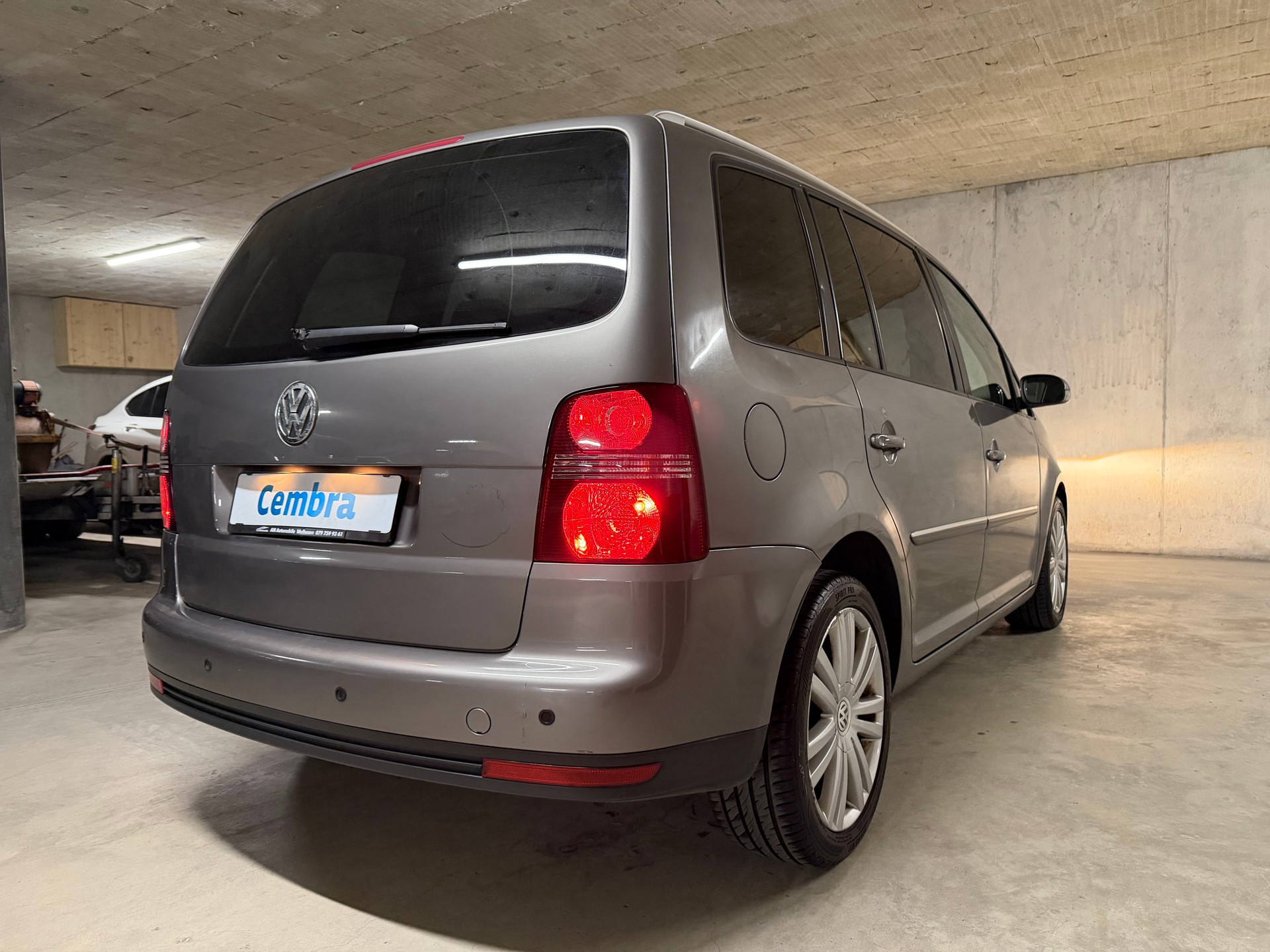 VW Touran 2.0 TDI Highline-image-3