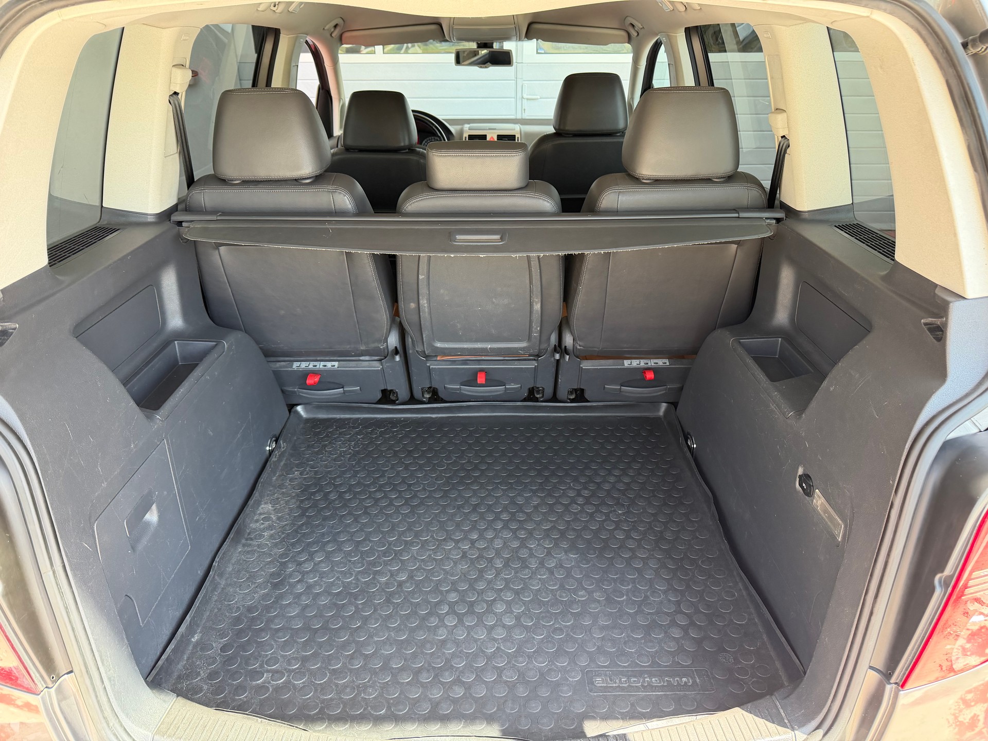 VW Touran 2.0 TDI Highline-image-14