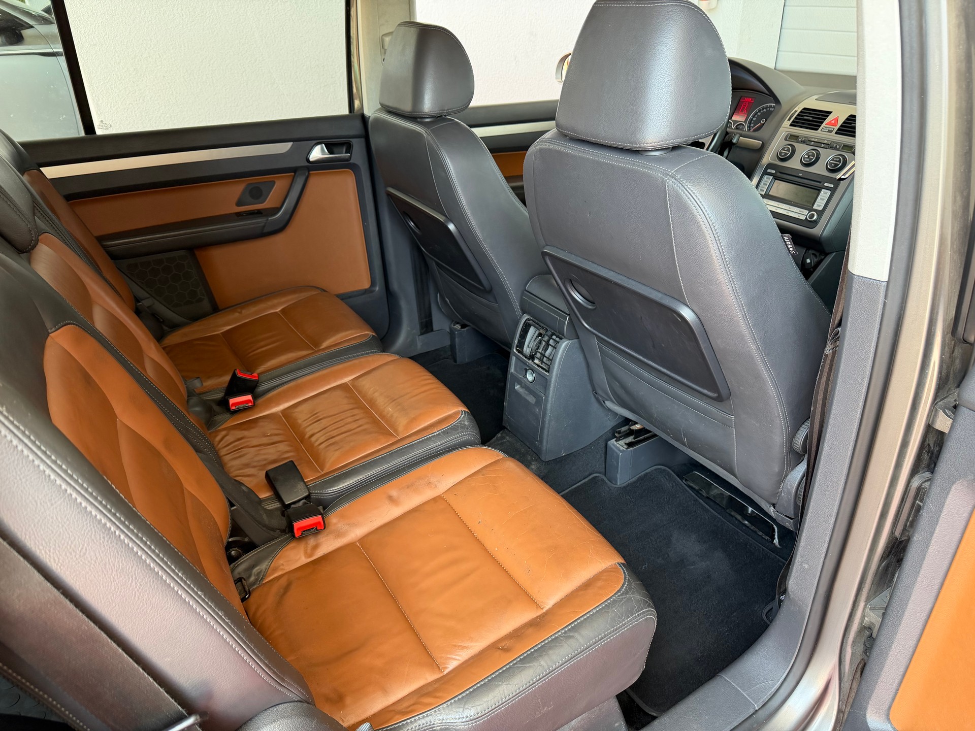 VW Touran 2.0 TDI Highline-image-10