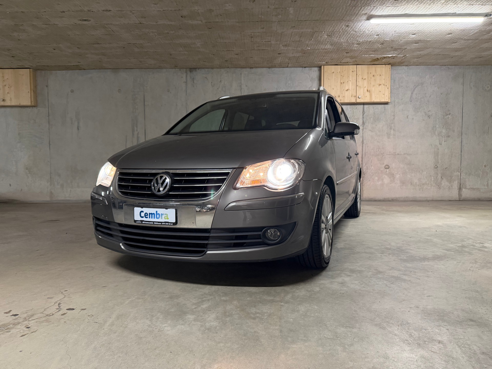 VW Touran 2.0 TDI Highline-image-0