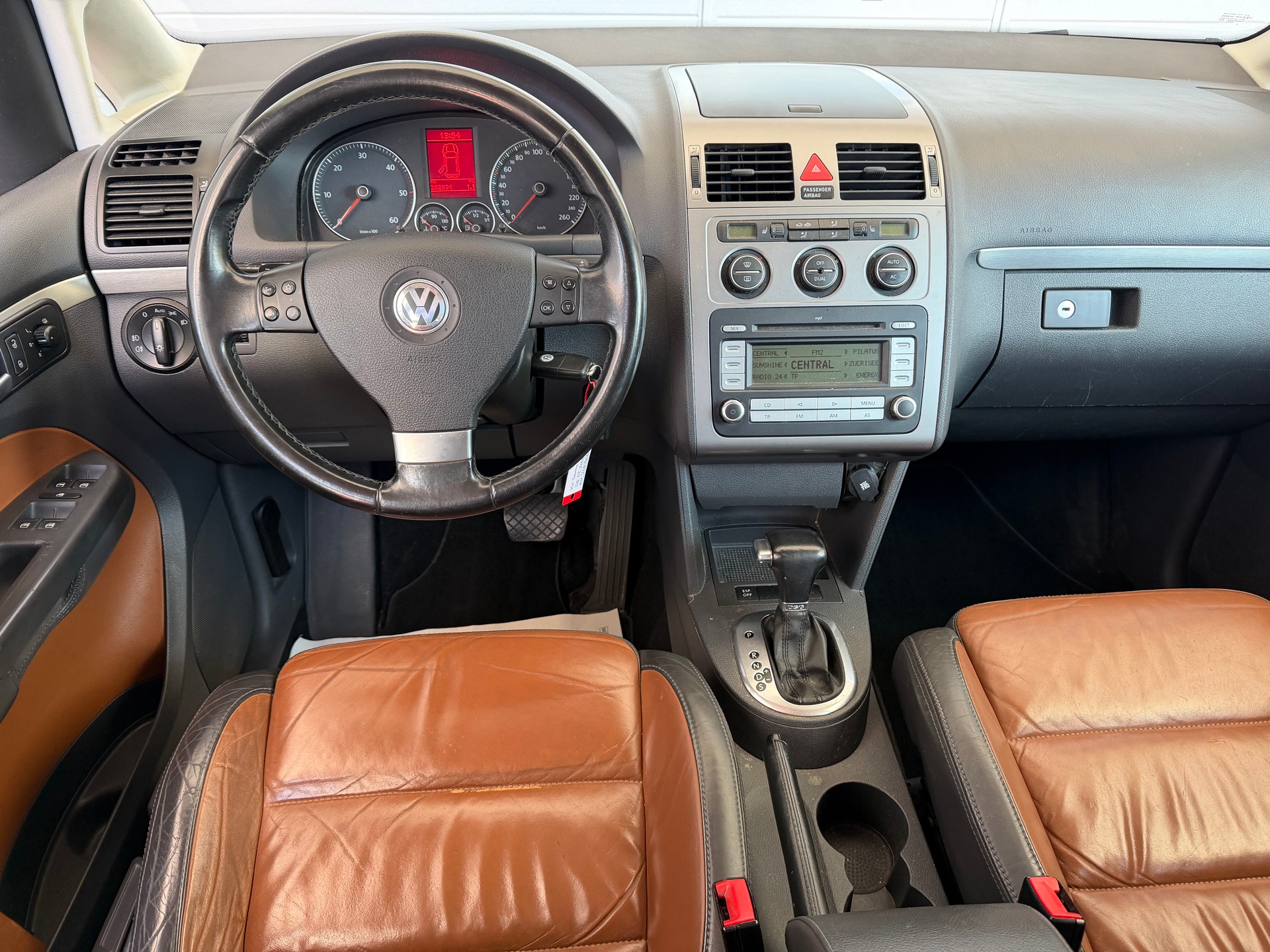 VW Touran 2.0 TDI Highline-image-8