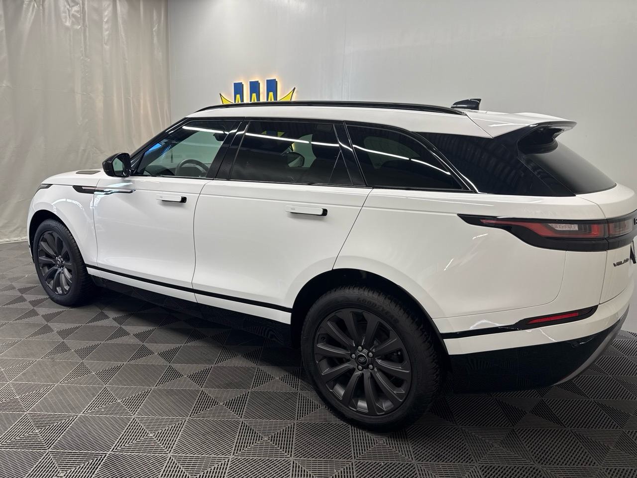 LAND ROVER Range Rover Velar D 200 Dynamic SE Automatic-image-1