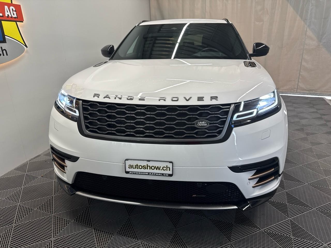 LAND ROVER Range Rover Velar D 200 Dynamic SE Automatic-image-11