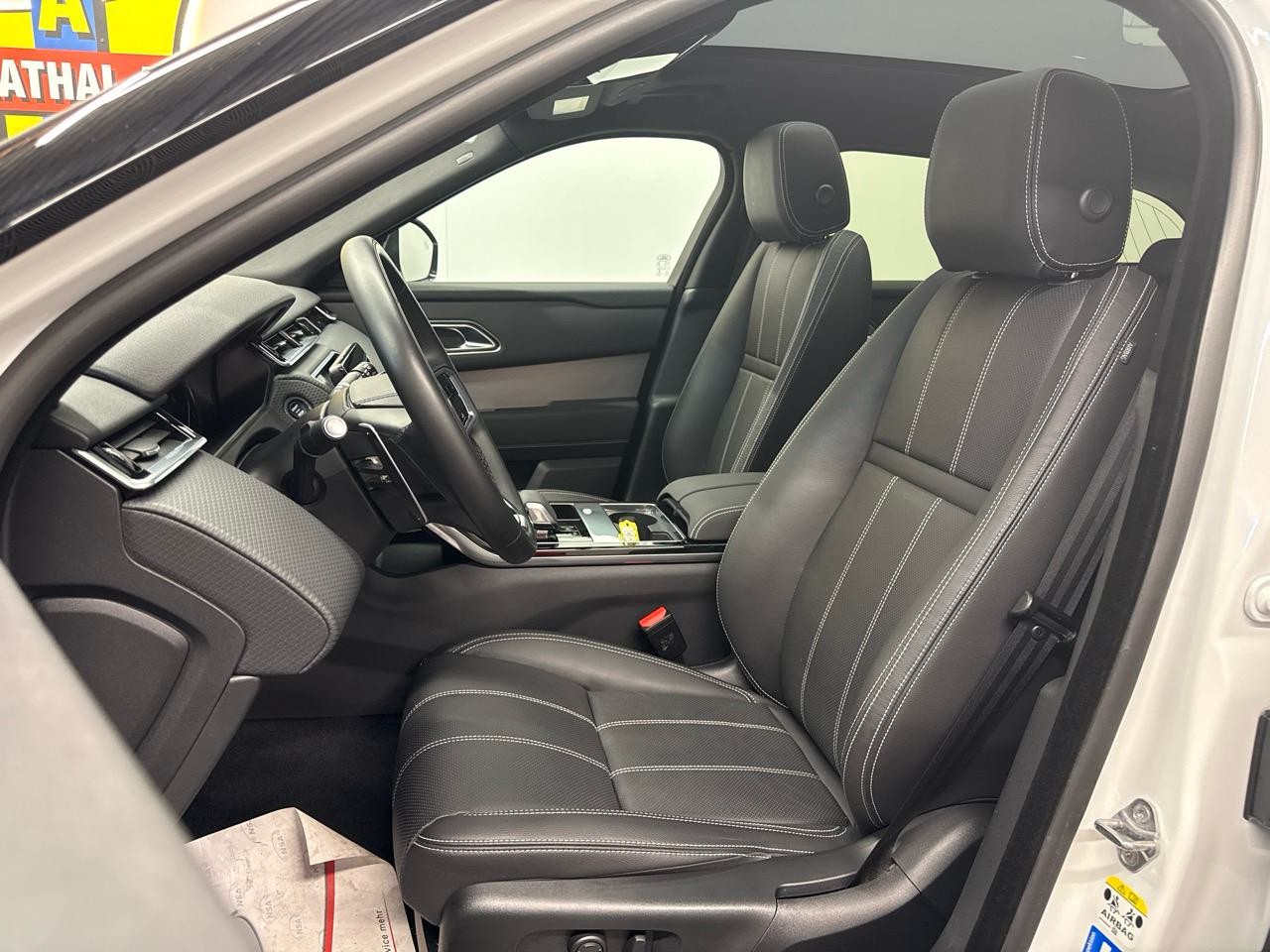 LAND ROVER Range Rover Velar D 200 Dynamic SE Automatic-image-2