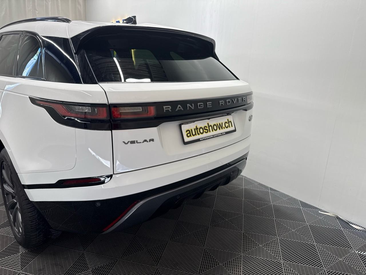 LAND ROVER Range Rover Velar D 200 Dynamic SE Automatic-image-12