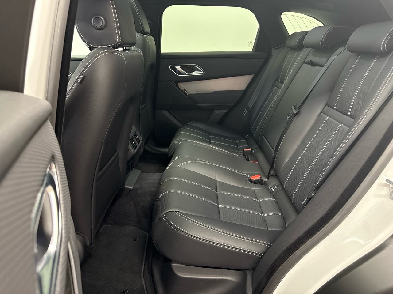 LAND ROVER Range Rover Velar D 200 Dynamic SE Automatic-image-7