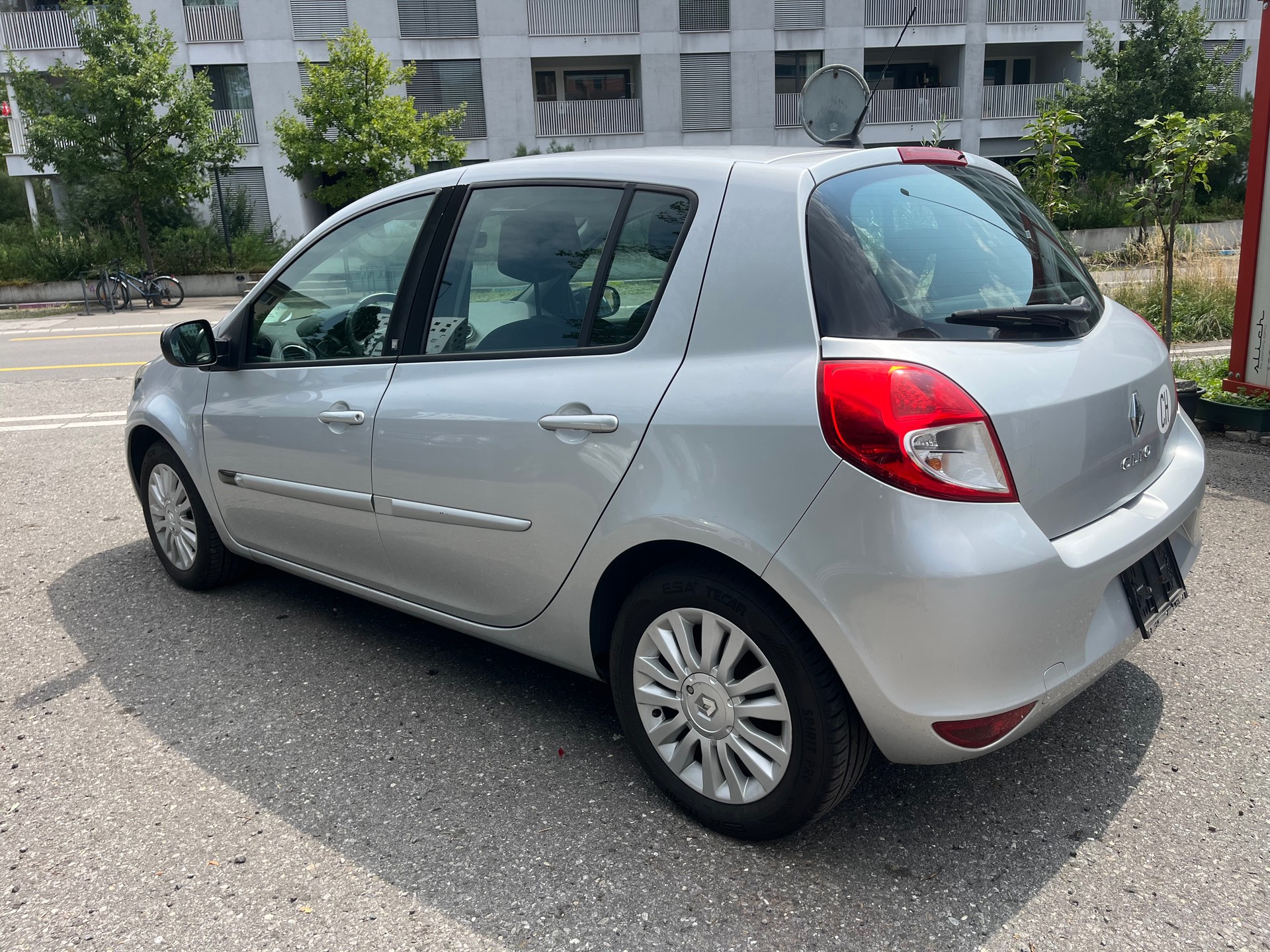 RENAULT Clio 1.2 16V Turbo 20th Edition-image-2