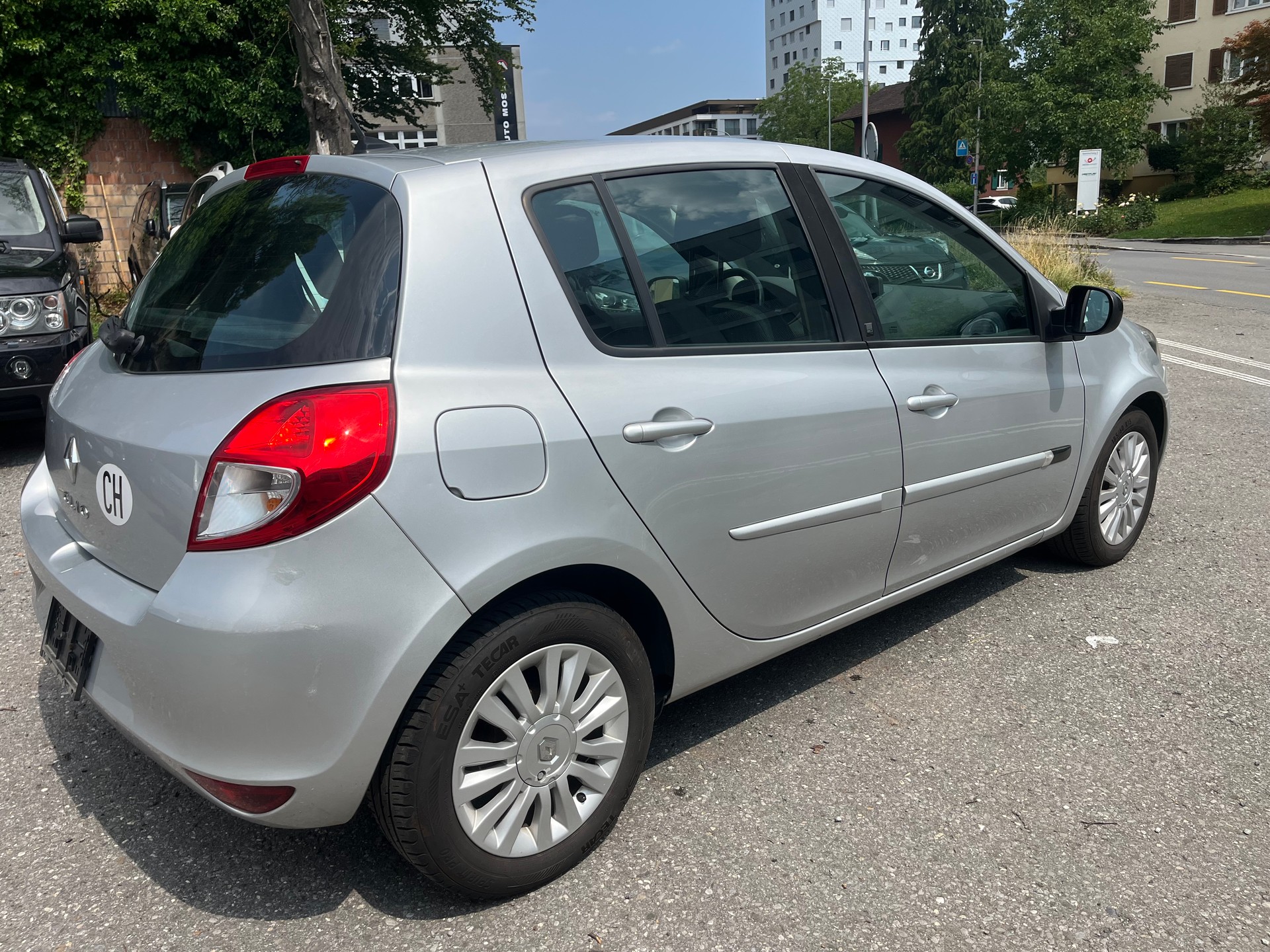 RENAULT Clio 1.2 16V Turbo 20th Edition-image-4