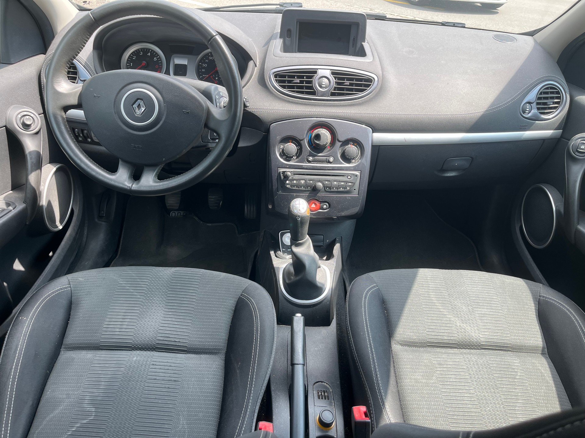 RENAULT Clio 1.2 16V Turbo 20th Edition-image-8