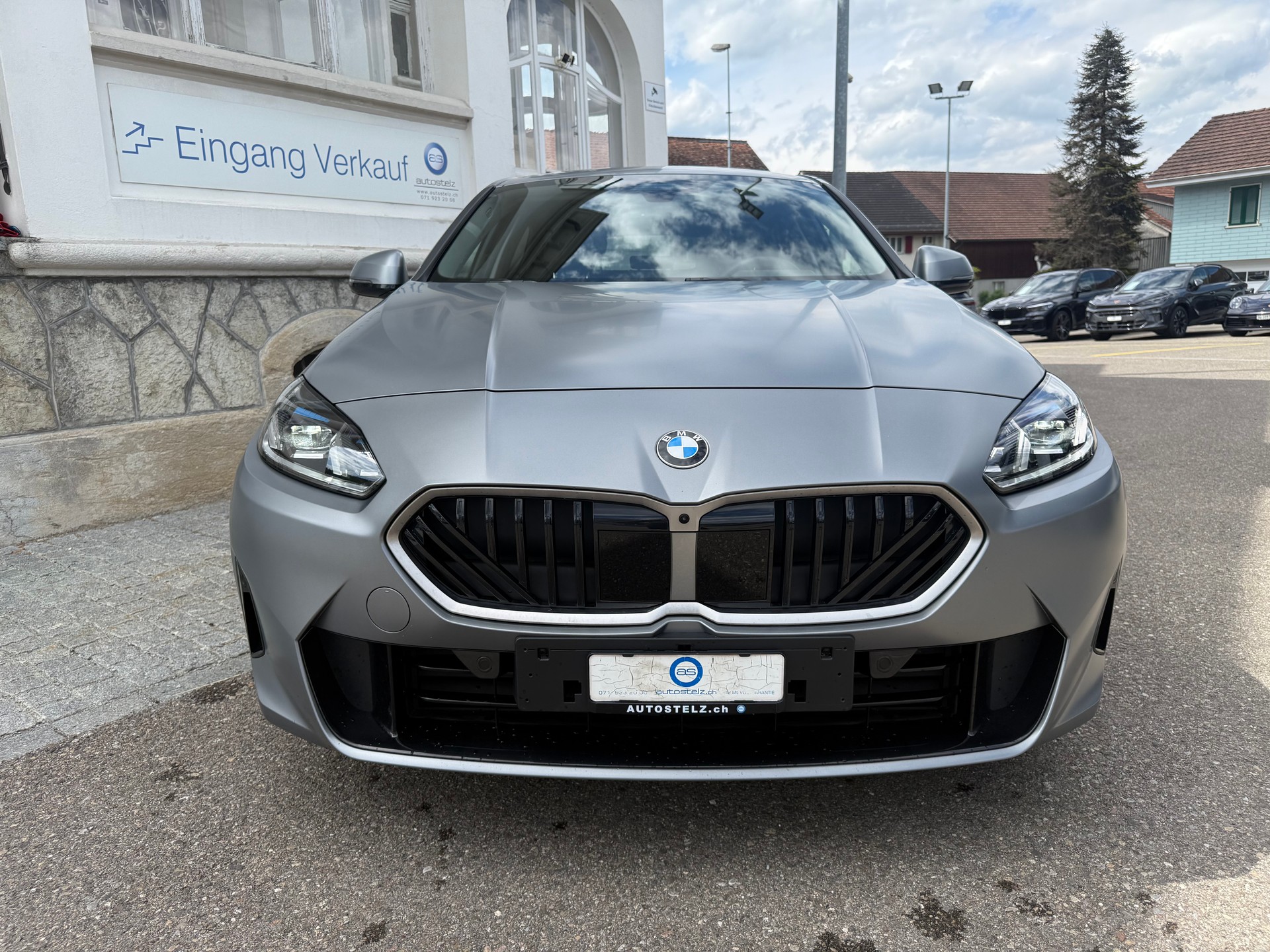 BMW 120i-image-2