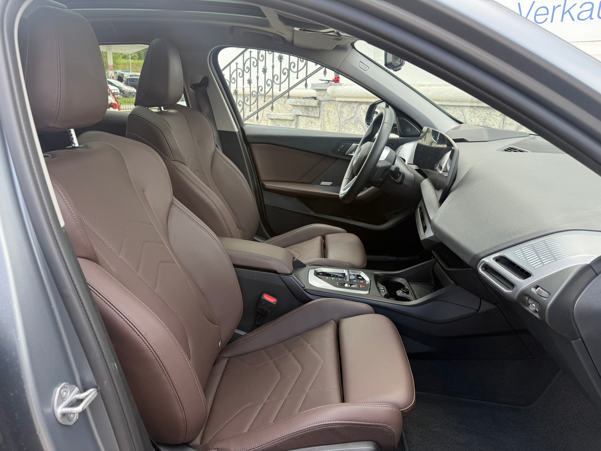 BMW 120i-image-12