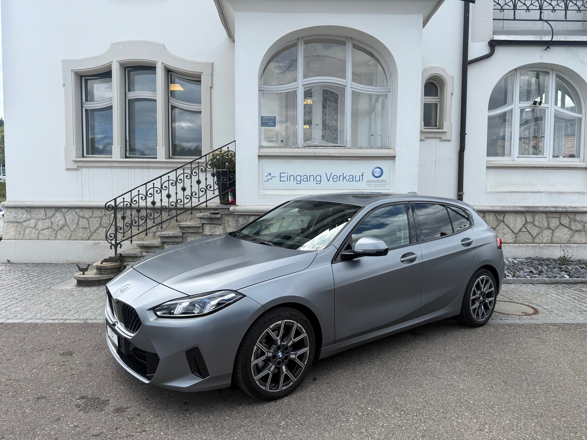 BMW 120i-image-0