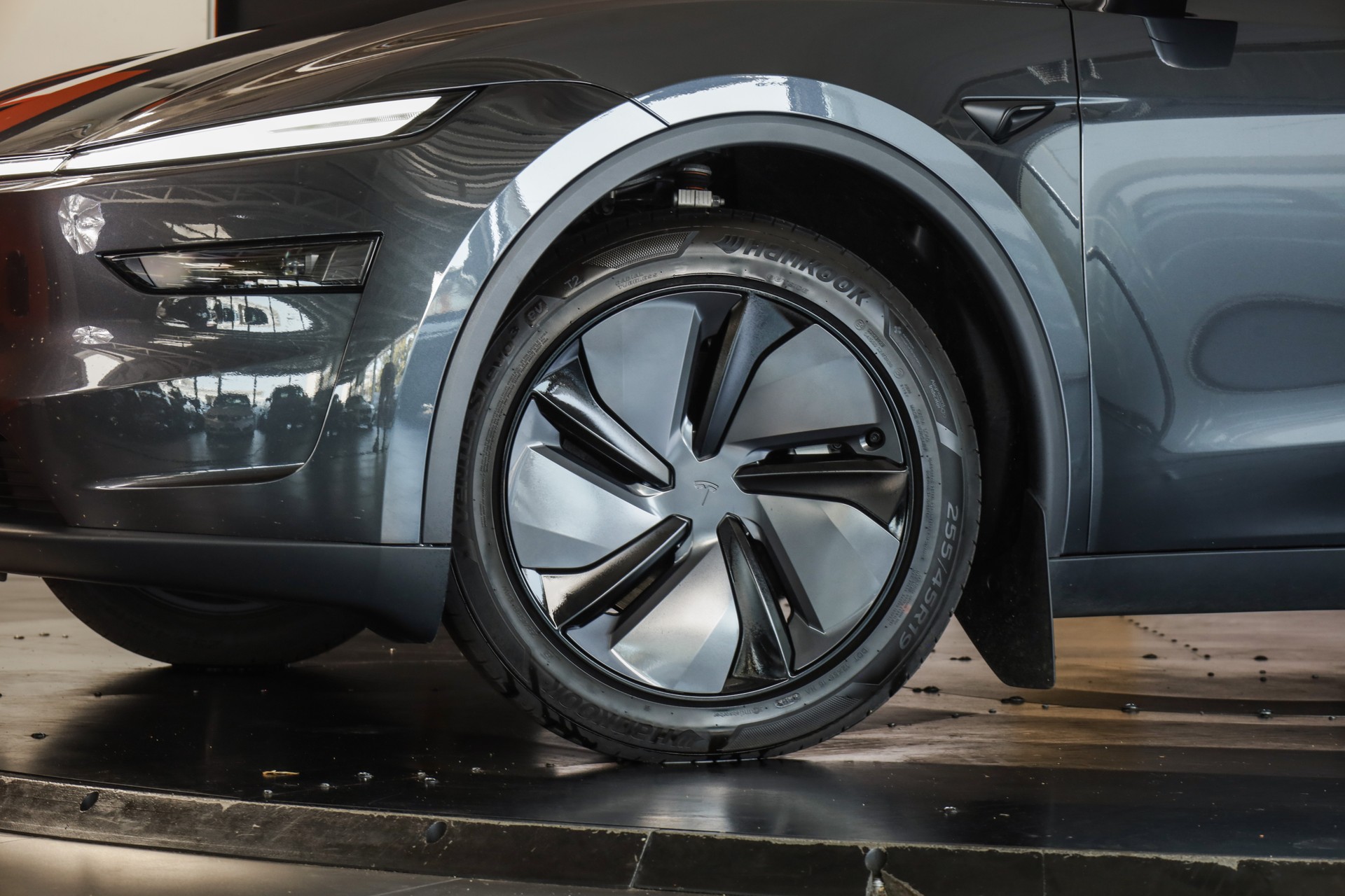 TESLA Model Y Long Range AWD / FSD-image-8