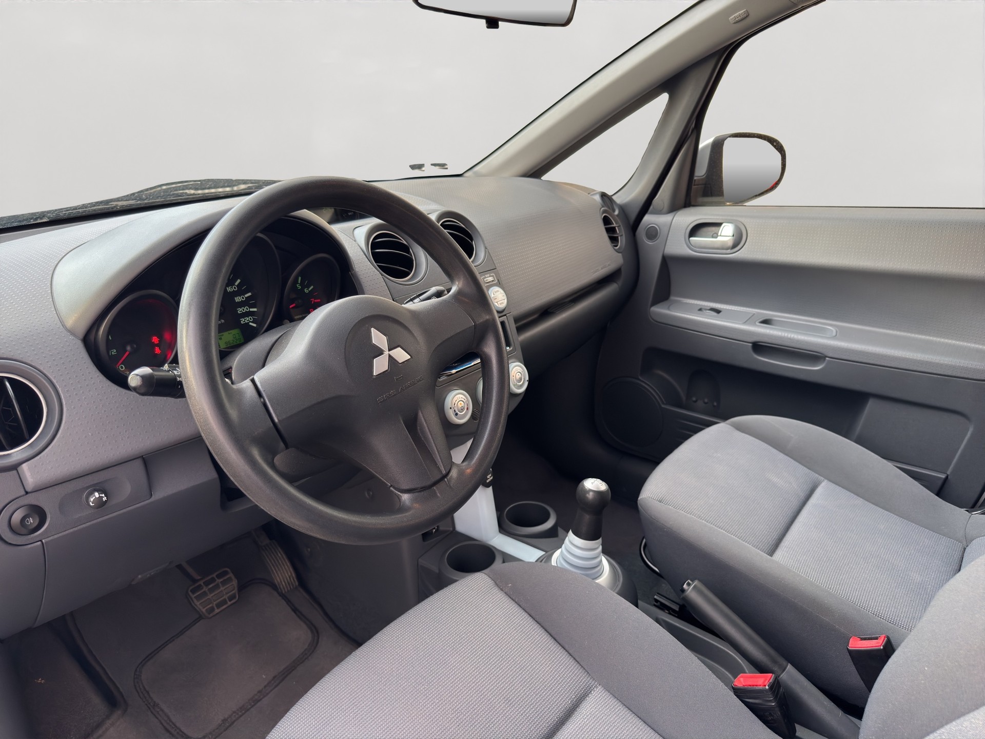 MITSUBISHI Colt 1.5 16V Invite-image-9