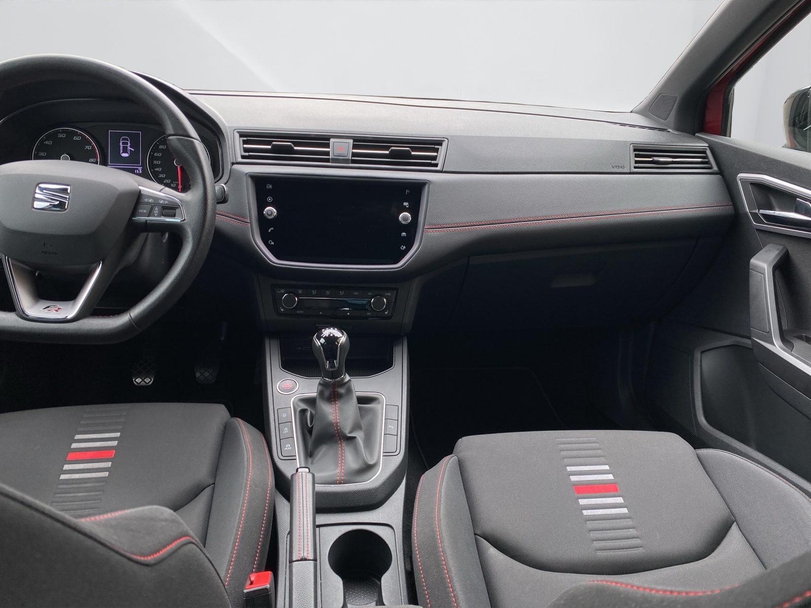 SEAT Ibiza 1.0 TSI 110 FR-image-12