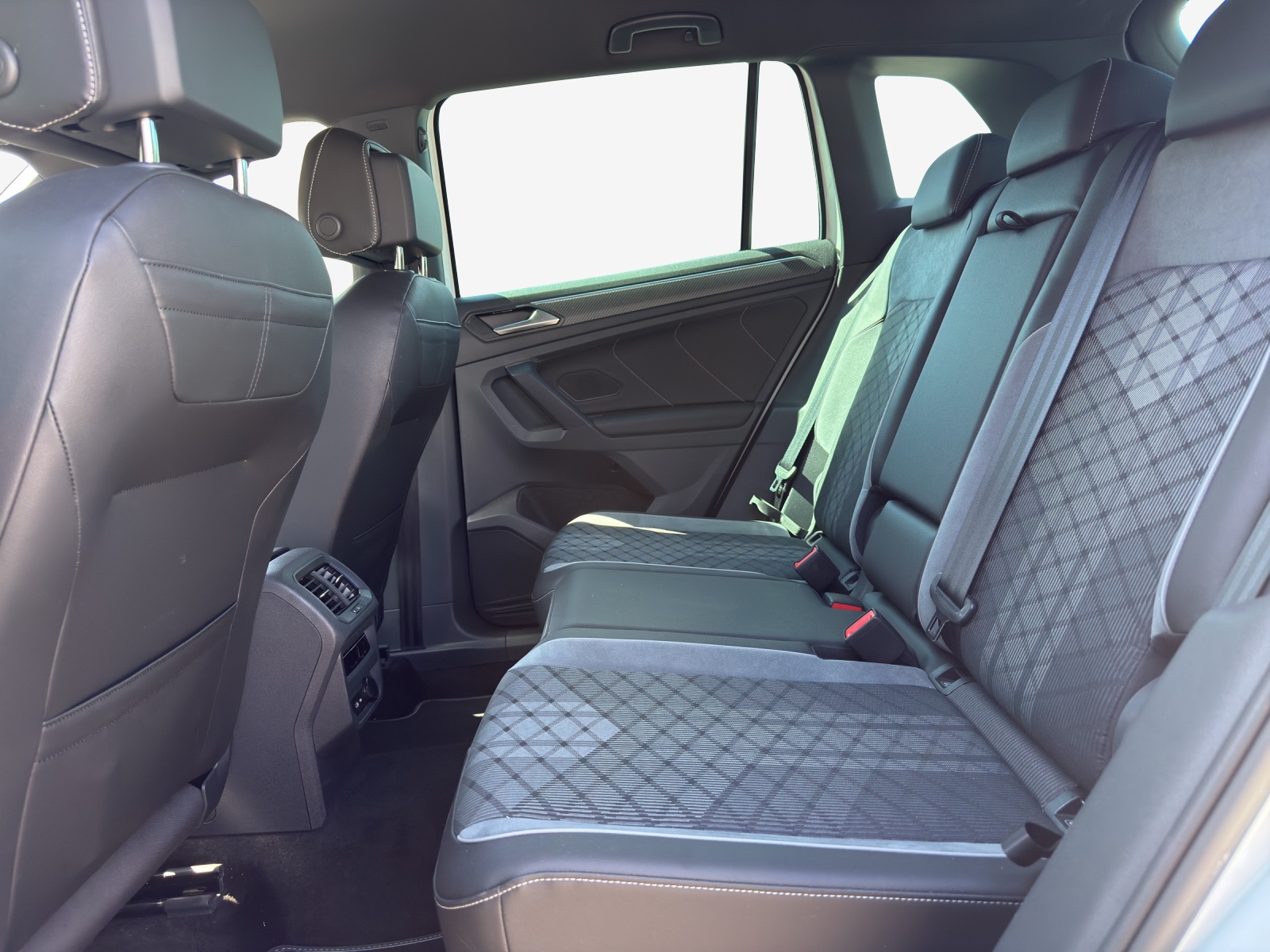 VW Tiguan 1.5TSI Evo R-Line 75 Edition DSG-image-10