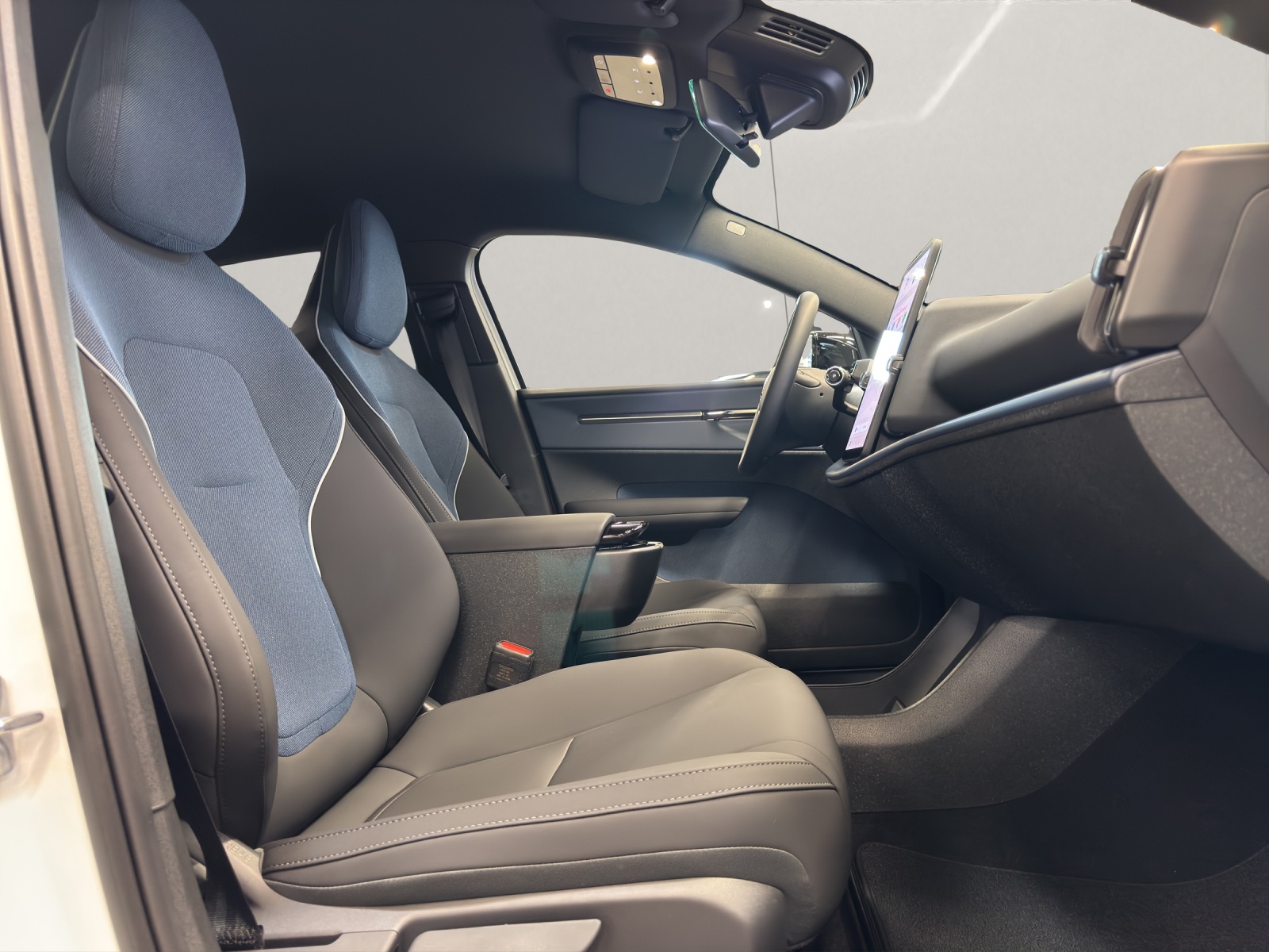 VOLVO EX30 E60 Core-image-12