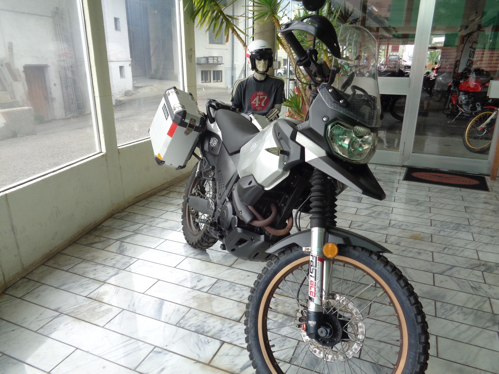 MASH Adventure 400