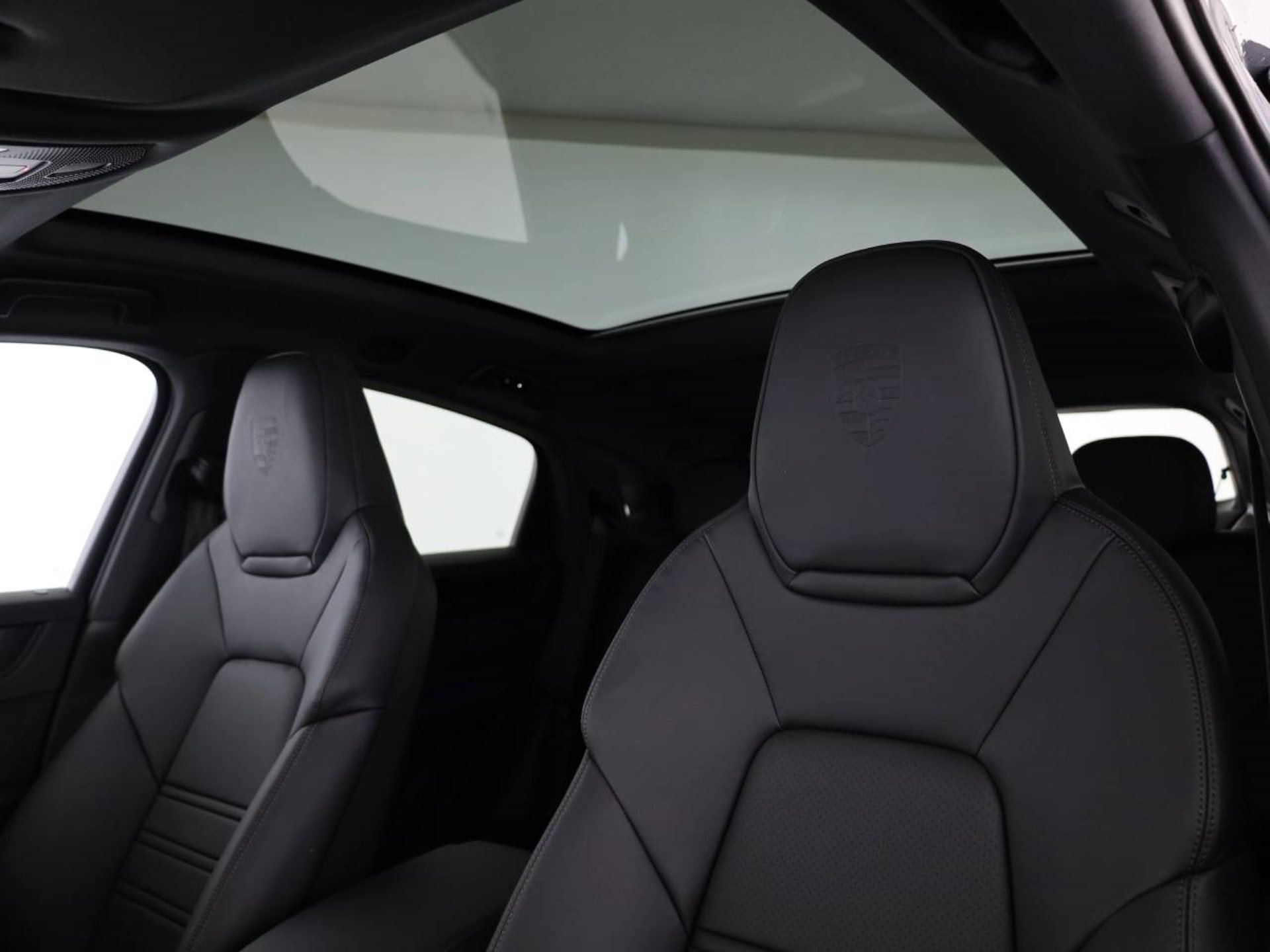 PORSCHE Cayenne E-Hybrid Coupé Black Edition-image-16