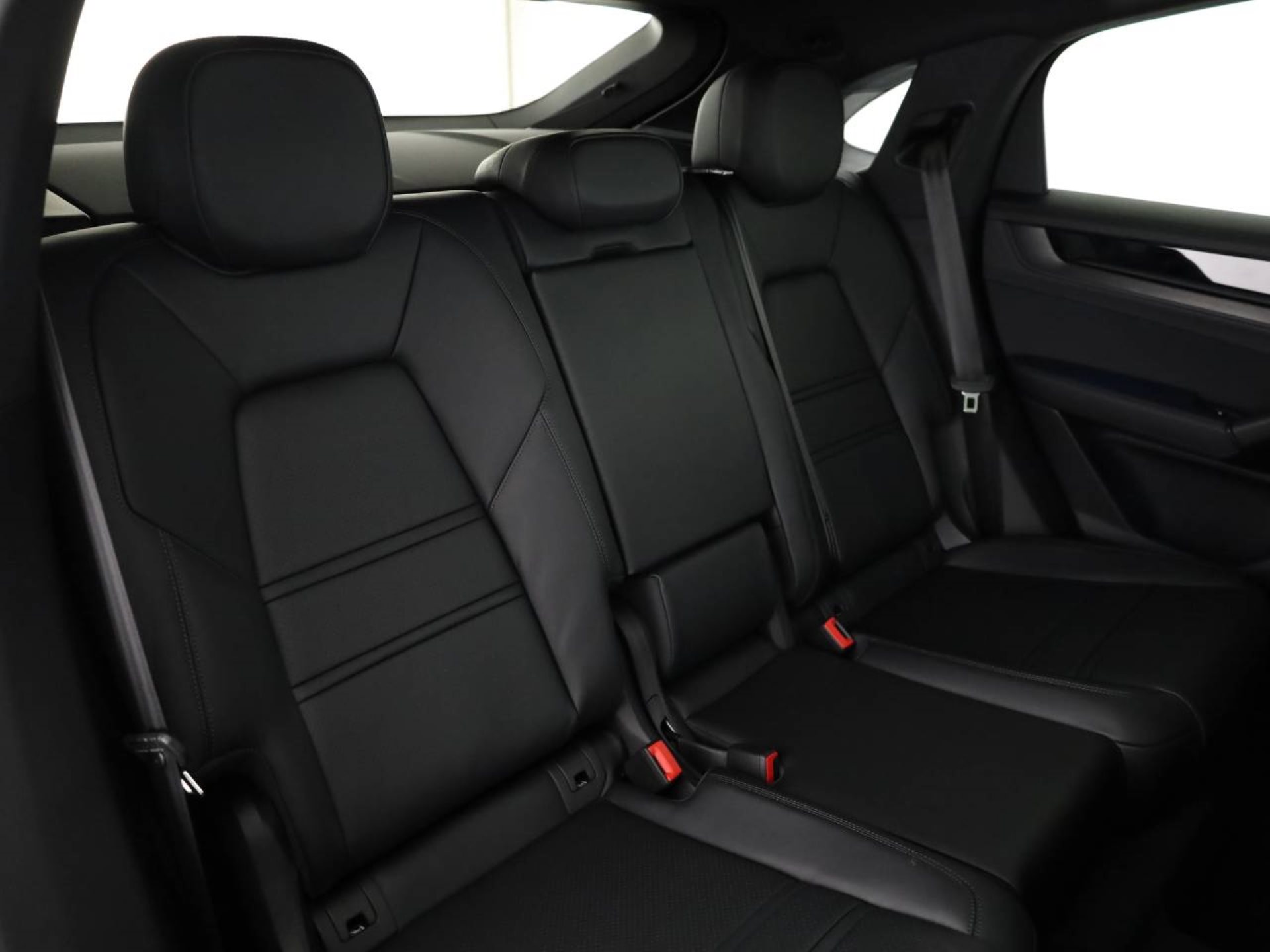 PORSCHE Cayenne E-Hybrid Coupé Black Edition-image-19