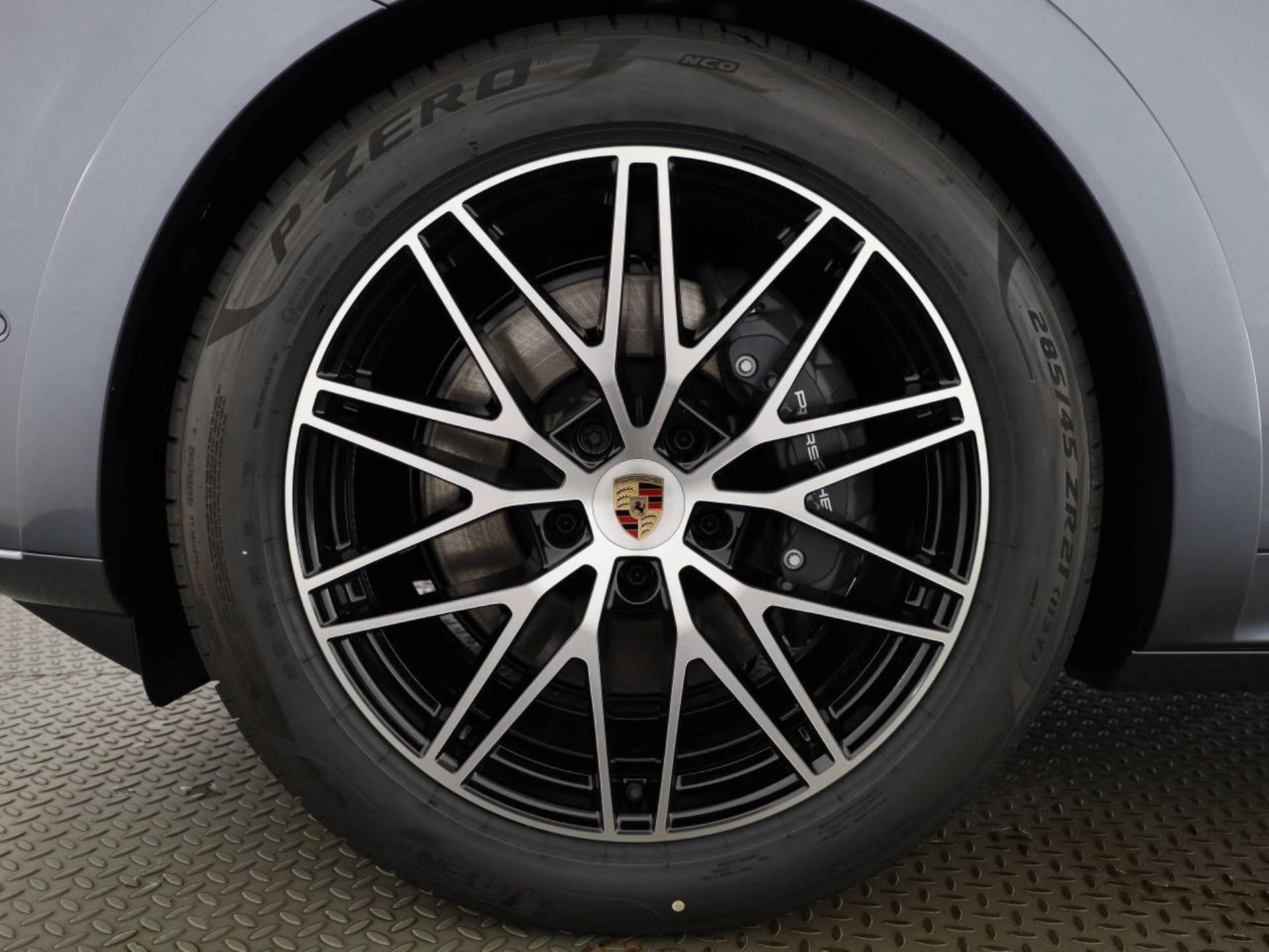 PORSCHE Cayenne E-Hybrid Coupé Black Edition-image-8