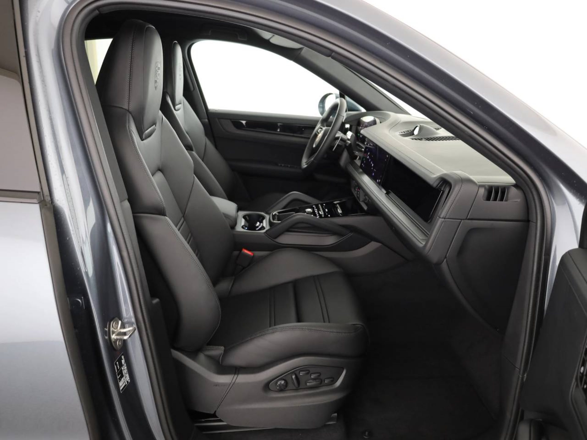 PORSCHE Cayenne E-Hybrid Coupé Black Edition-image-15