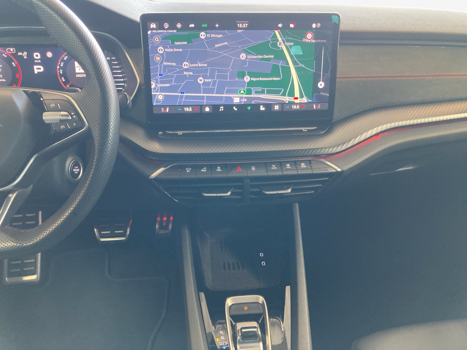SKODA Octavia Combi 2.0 TSI DSG RS-image-10