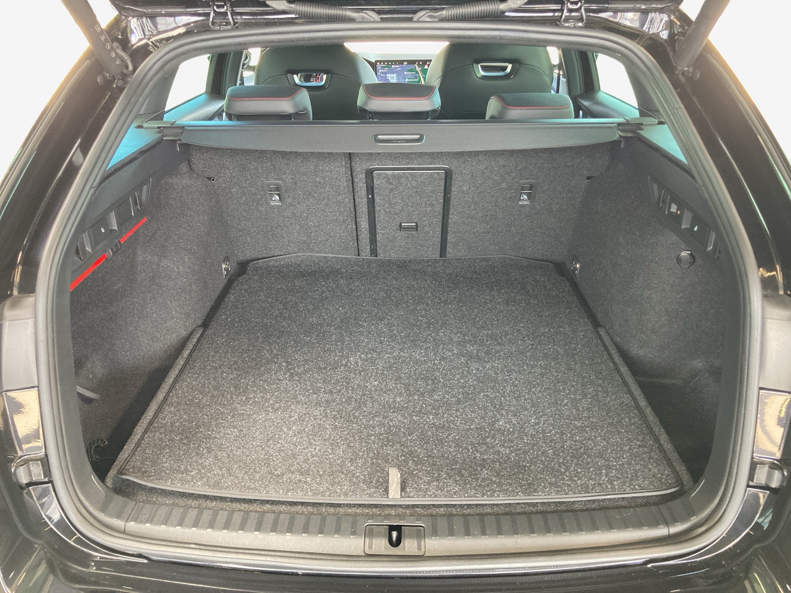 SKODA Octavia Combi 2.0 TSI DSG RS-image-12