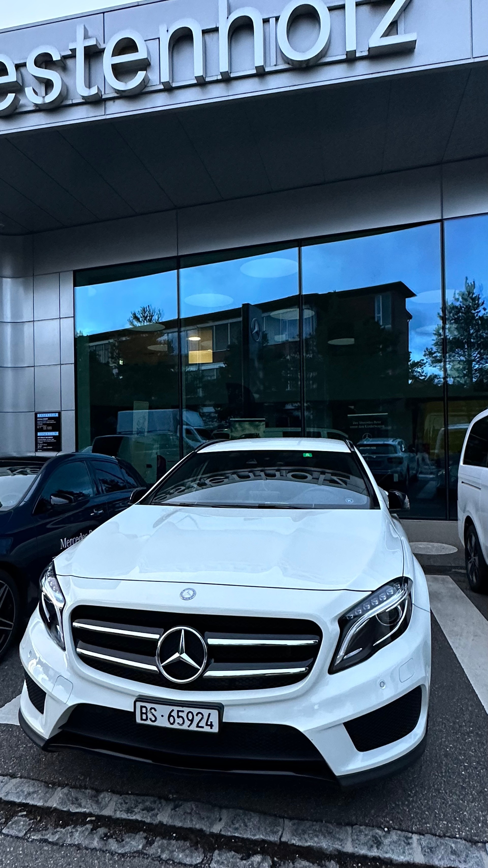 MERCEDES-BENZ GLA 200 d Style 4m-image-3