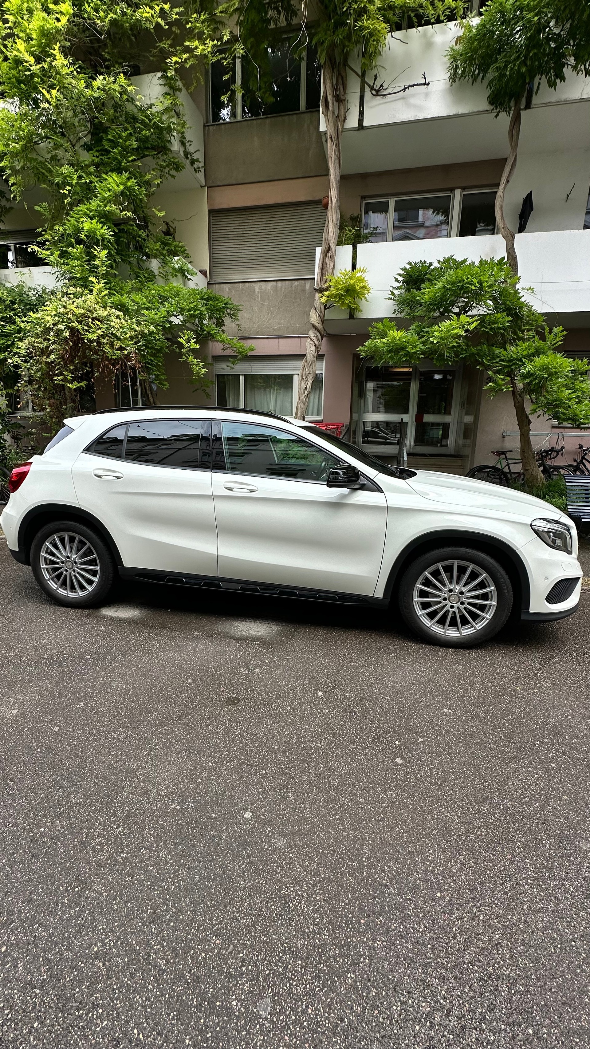 MERCEDES-BENZ GLA 200 d Style 4m-image-1