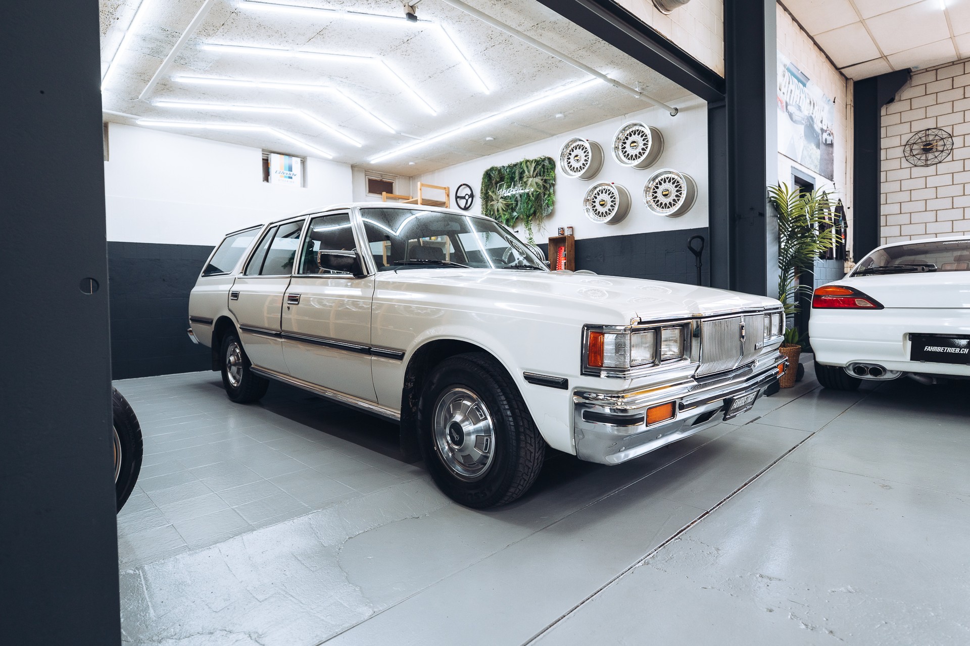 TOYOTA Crown 2800i Station-image-5