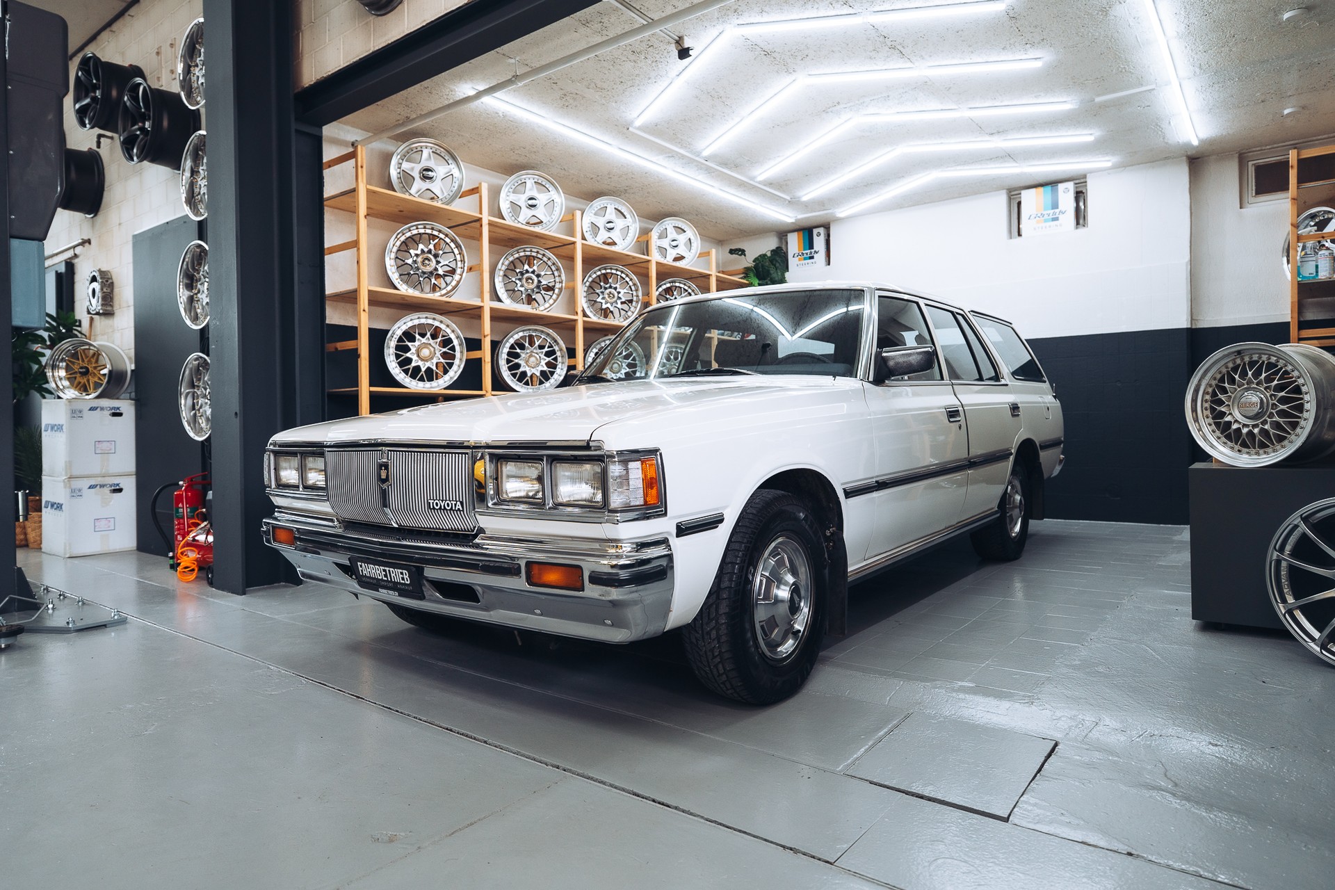 TOYOTA Crown 2800i Station-image-1