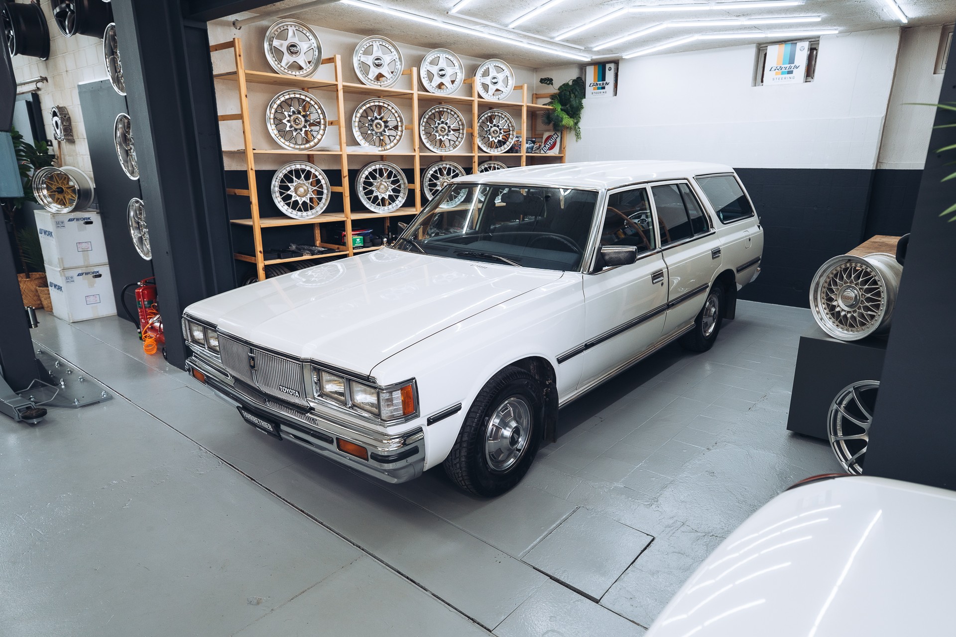 TOYOTA Crown 2800i Station