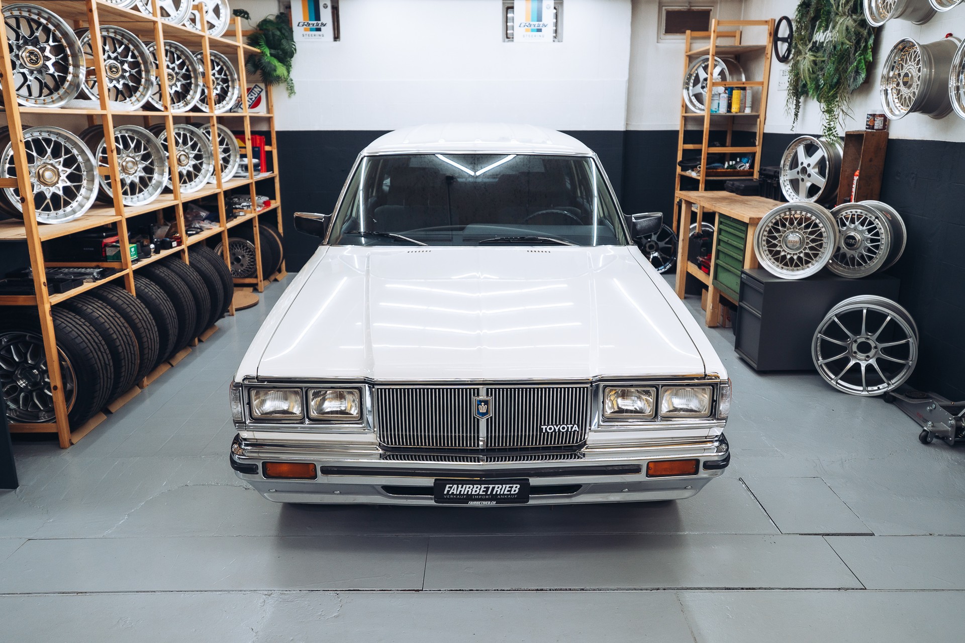 TOYOTA Crown 2800i Station-image-2