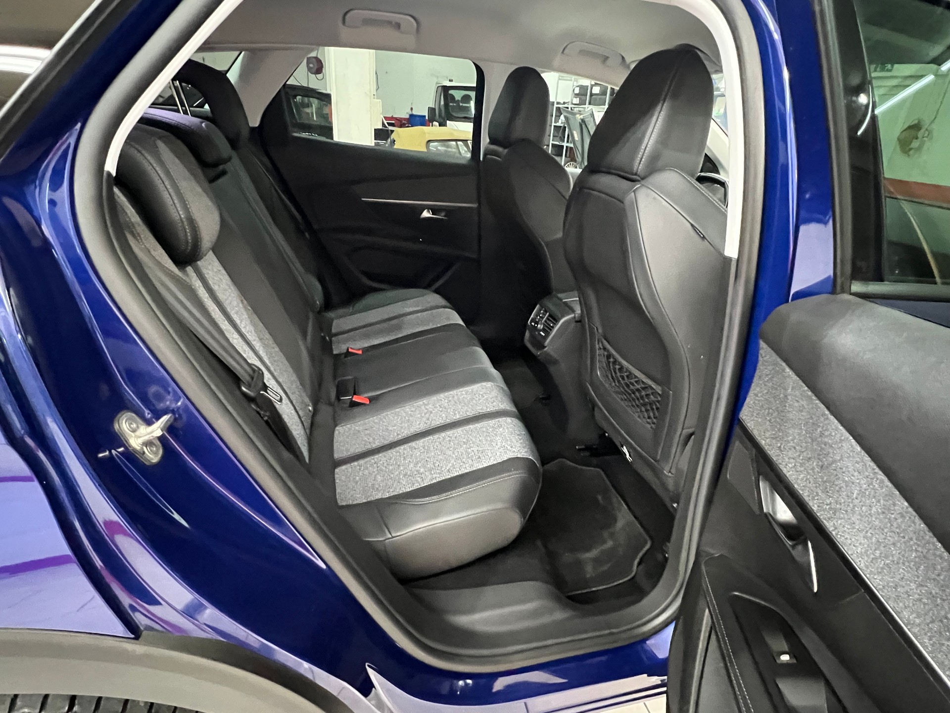 PEUGEOT 3008 1.5 BlueHDi Allure EAT-image-12