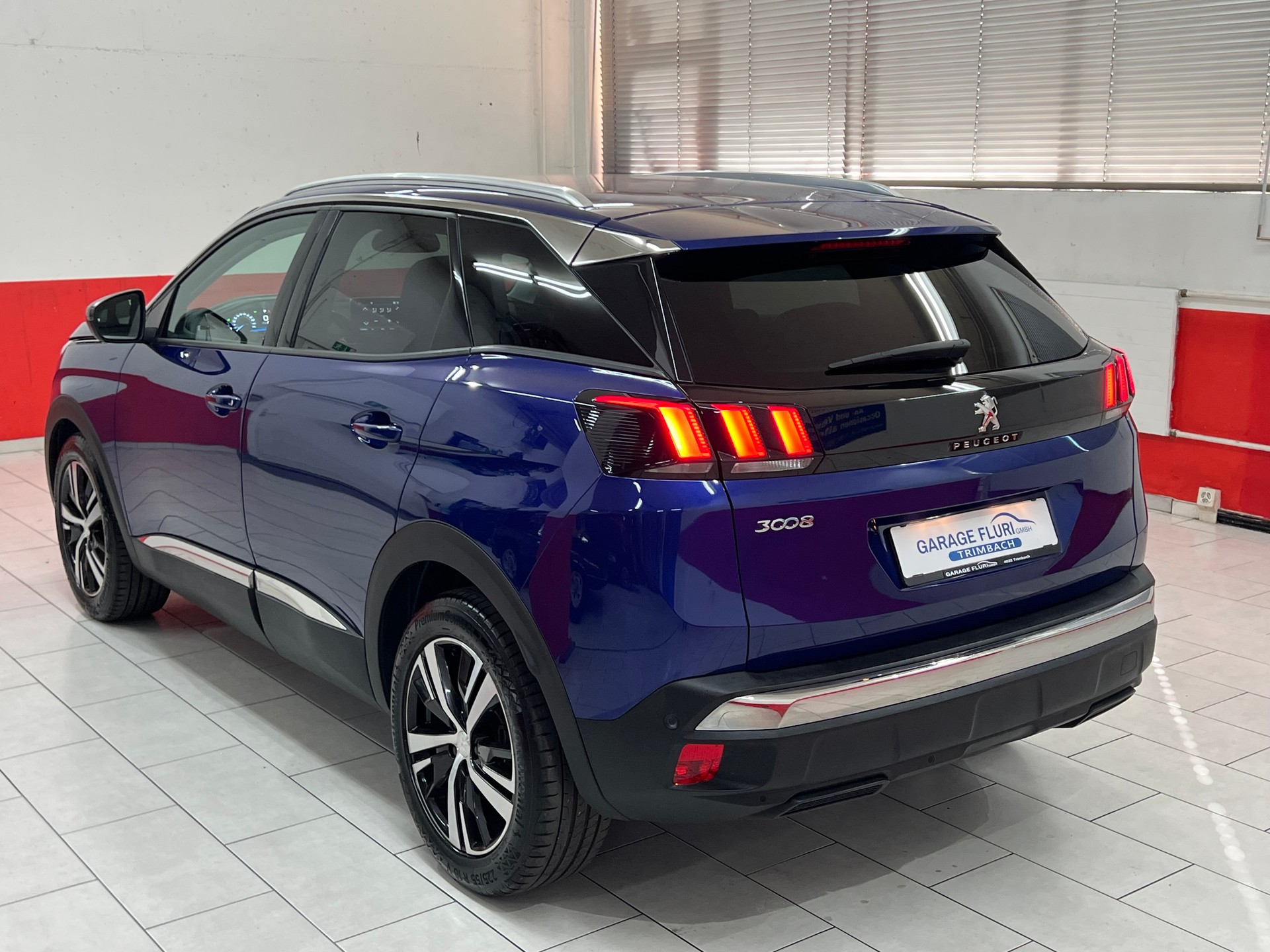 PEUGEOT 3008 1.5 BlueHDi Allure EAT-image-6
