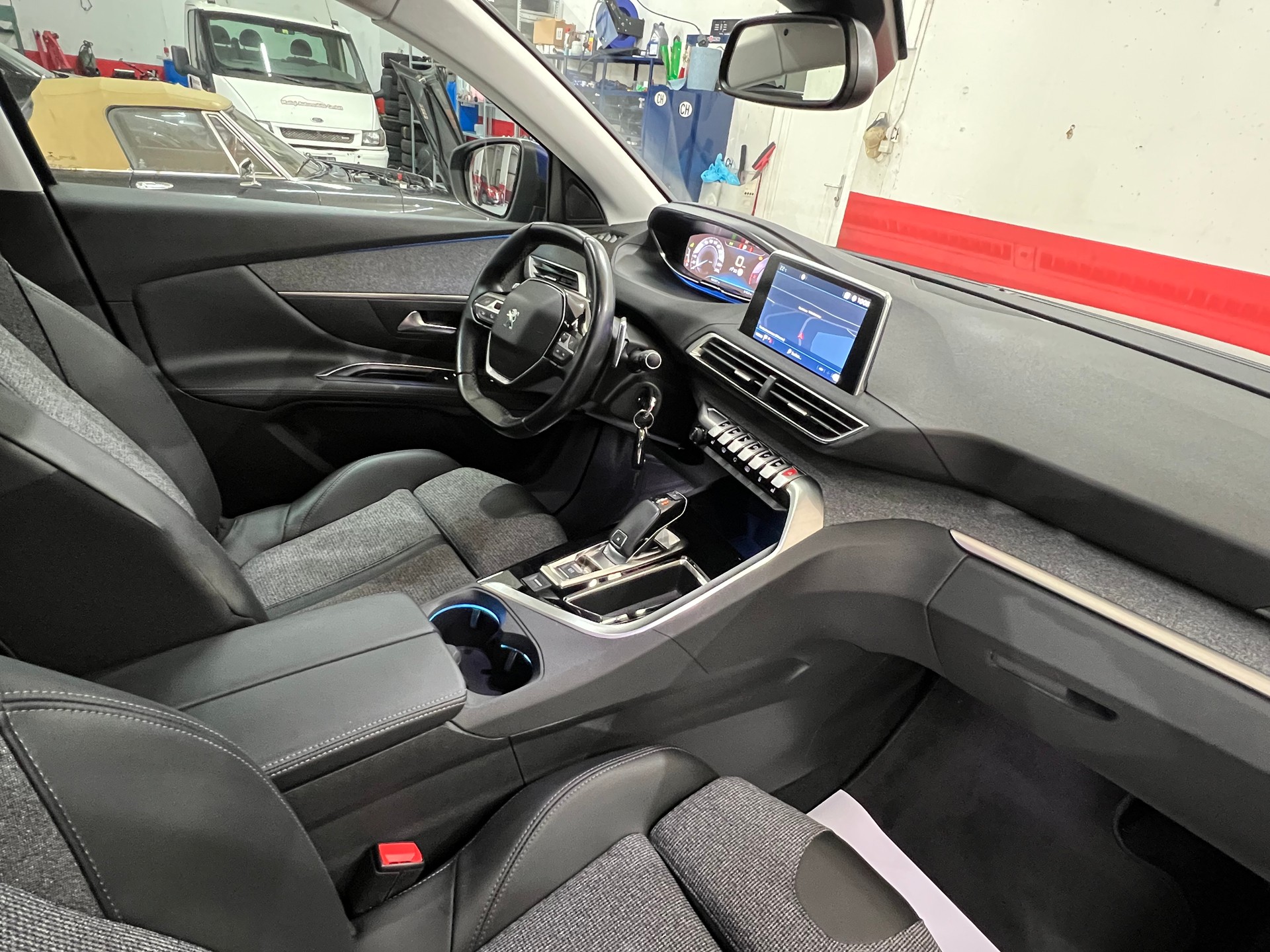 PEUGEOT 3008 1.5 BlueHDi Allure EAT-image-11
