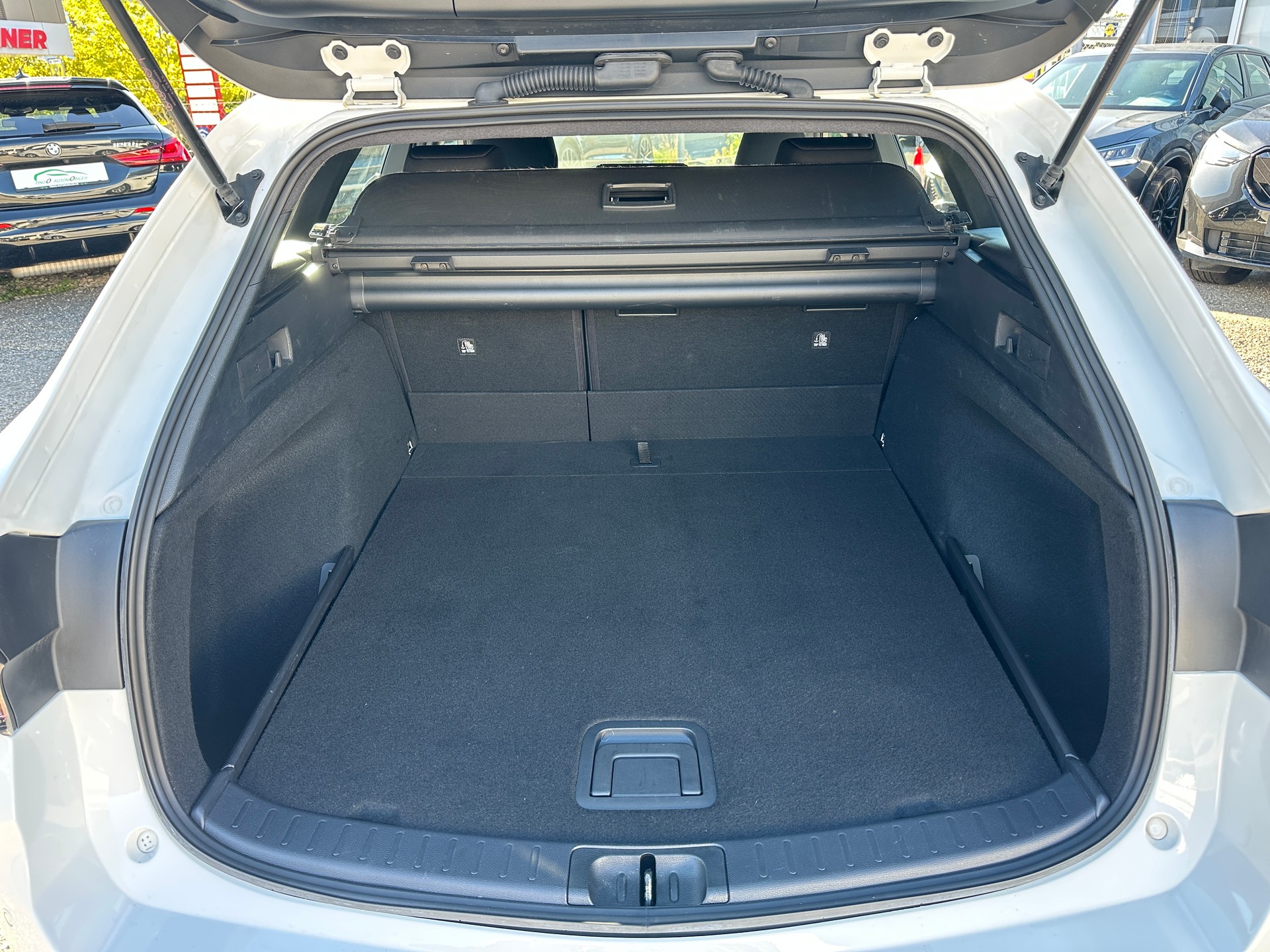 TOYOTA Corolla Touring Sports 1.8 HSD Comfort e-CVT-image-9