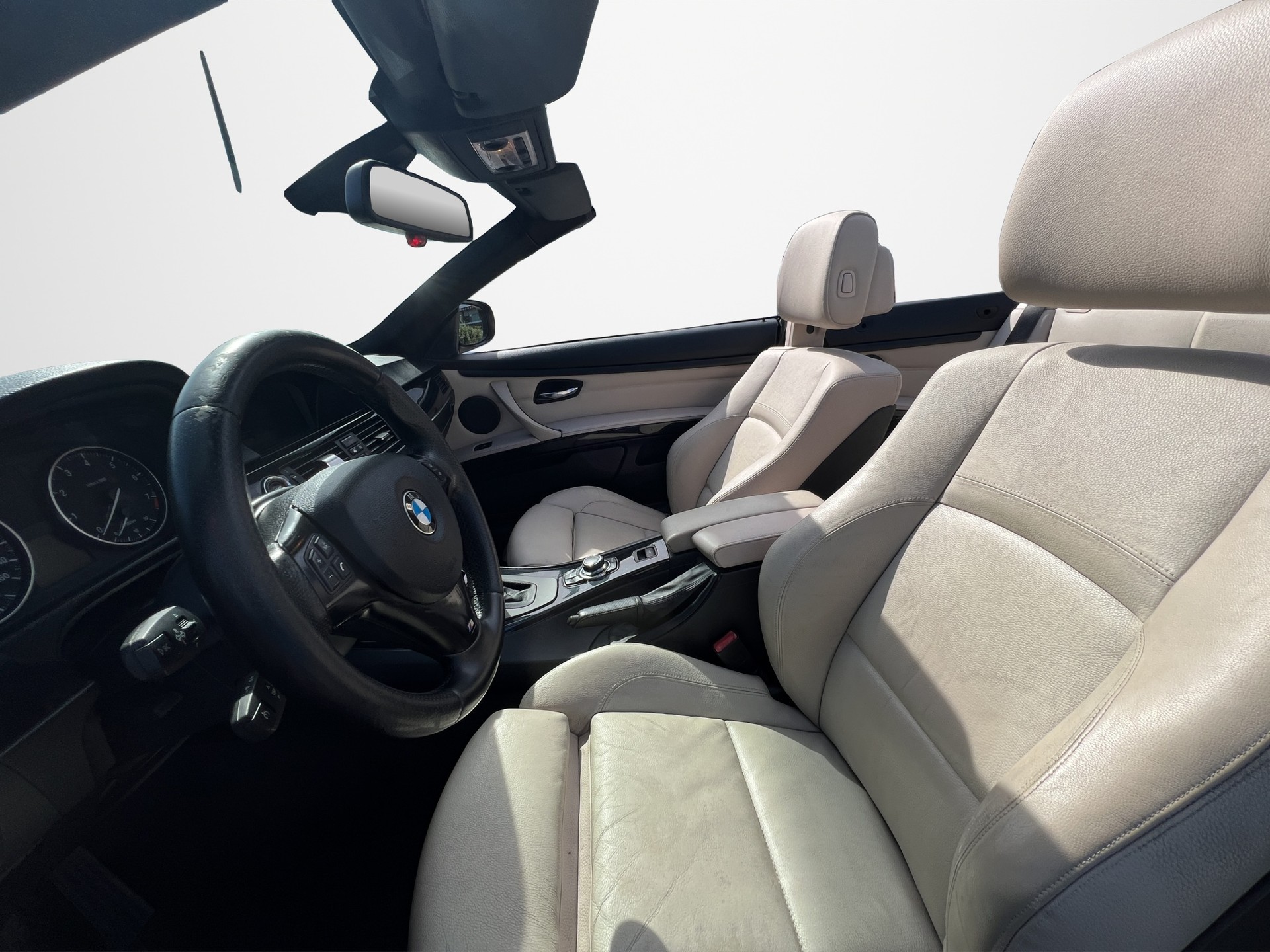 BMW 320i Cabriolet-image-8