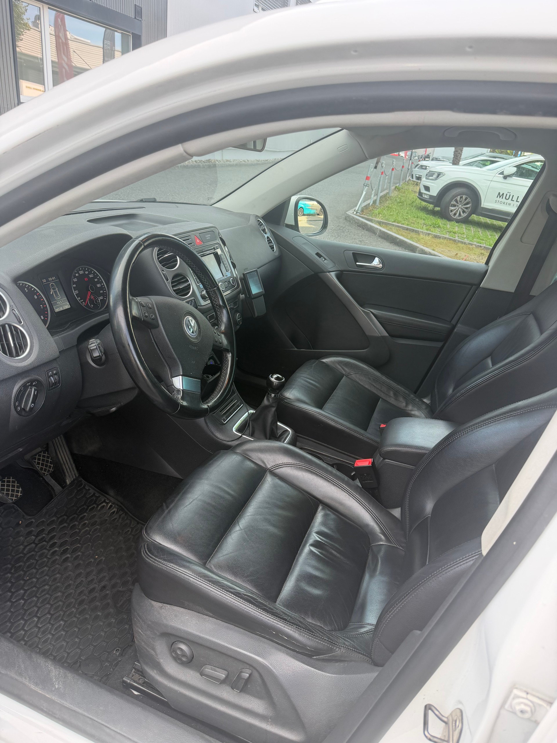 VW Tiguan 2.0 TSI Sport&Style-image-5