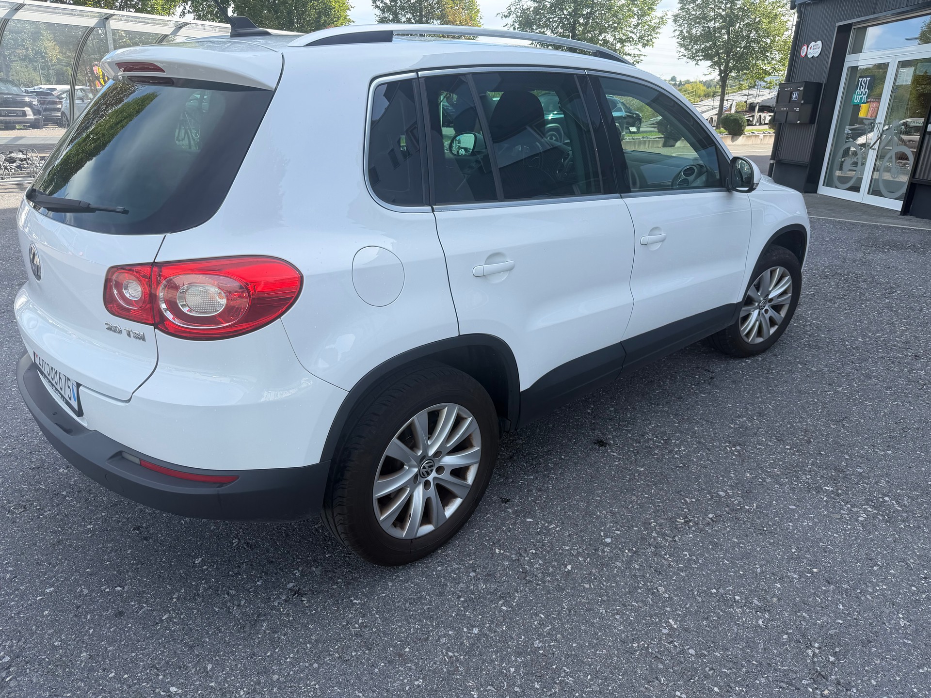 VW Tiguan 2.0 TSI Sport&Style-image-2