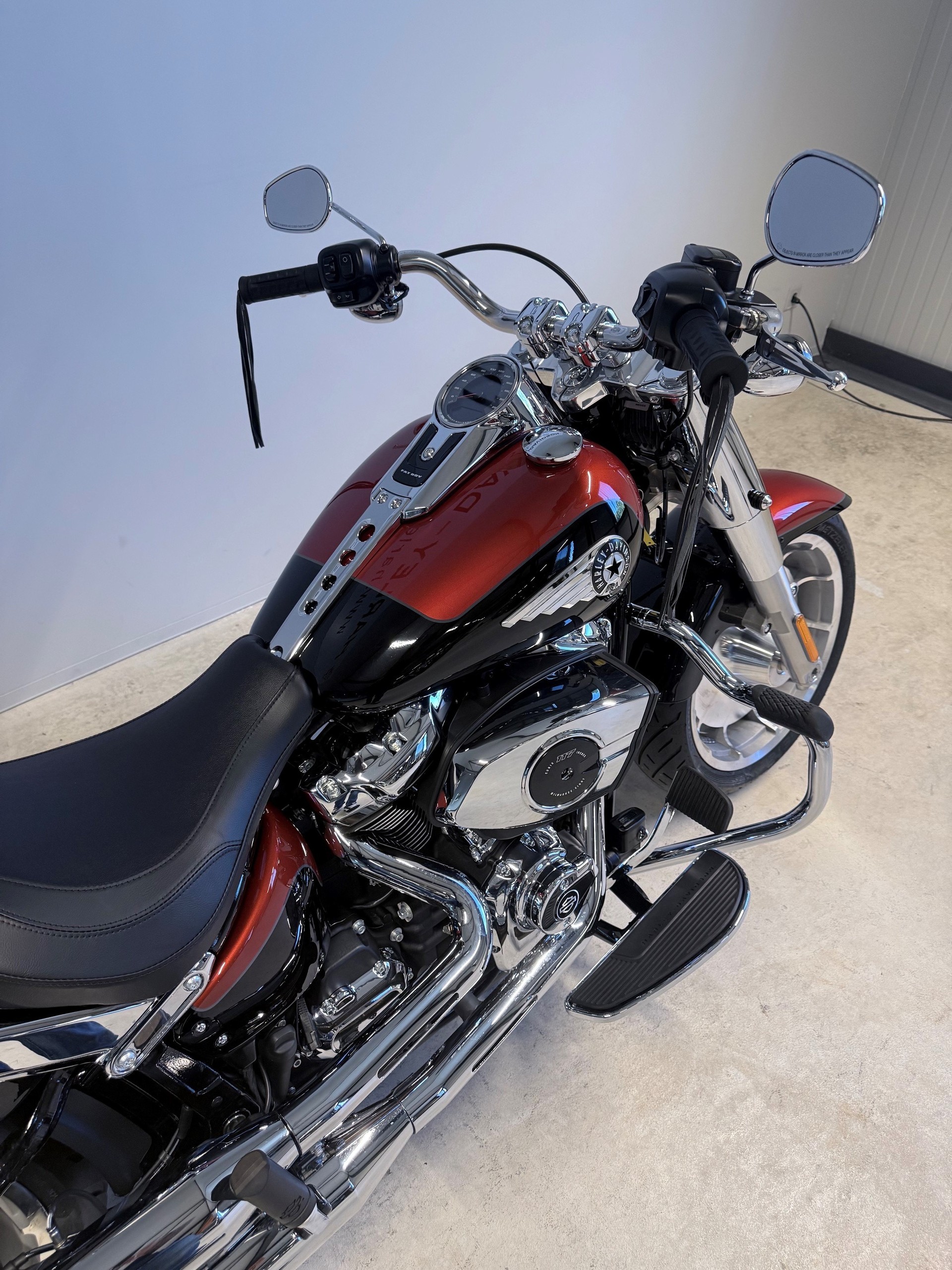 HARLEY-DAVIDSON FLFB Fat Boy 117ci-showroom-element-1