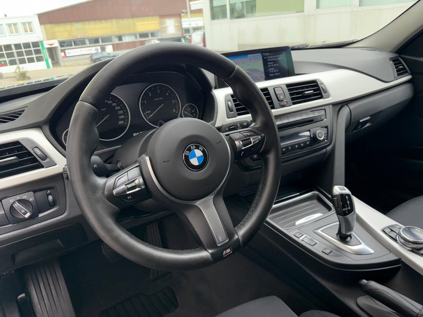 BMW 318d Touring Sport Line Steptronic-image-5