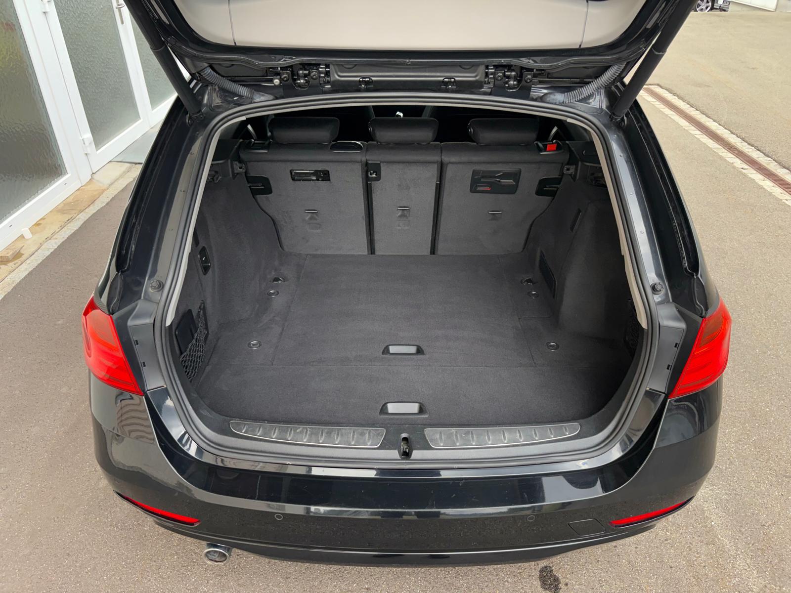 BMW 318d Touring Sport Line Steptronic-image-12