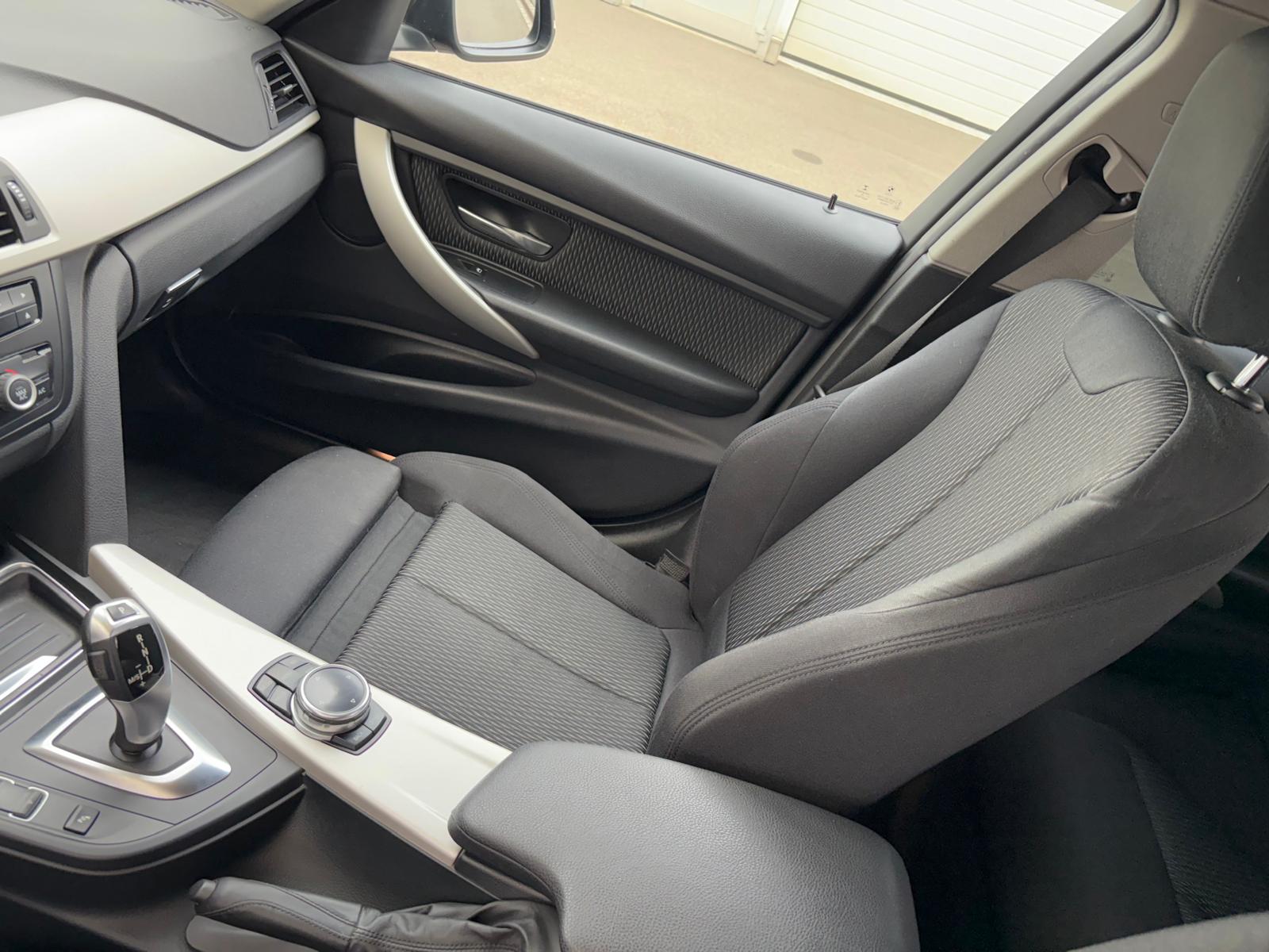 BMW 318d Touring Sport Line Steptronic-image-8
