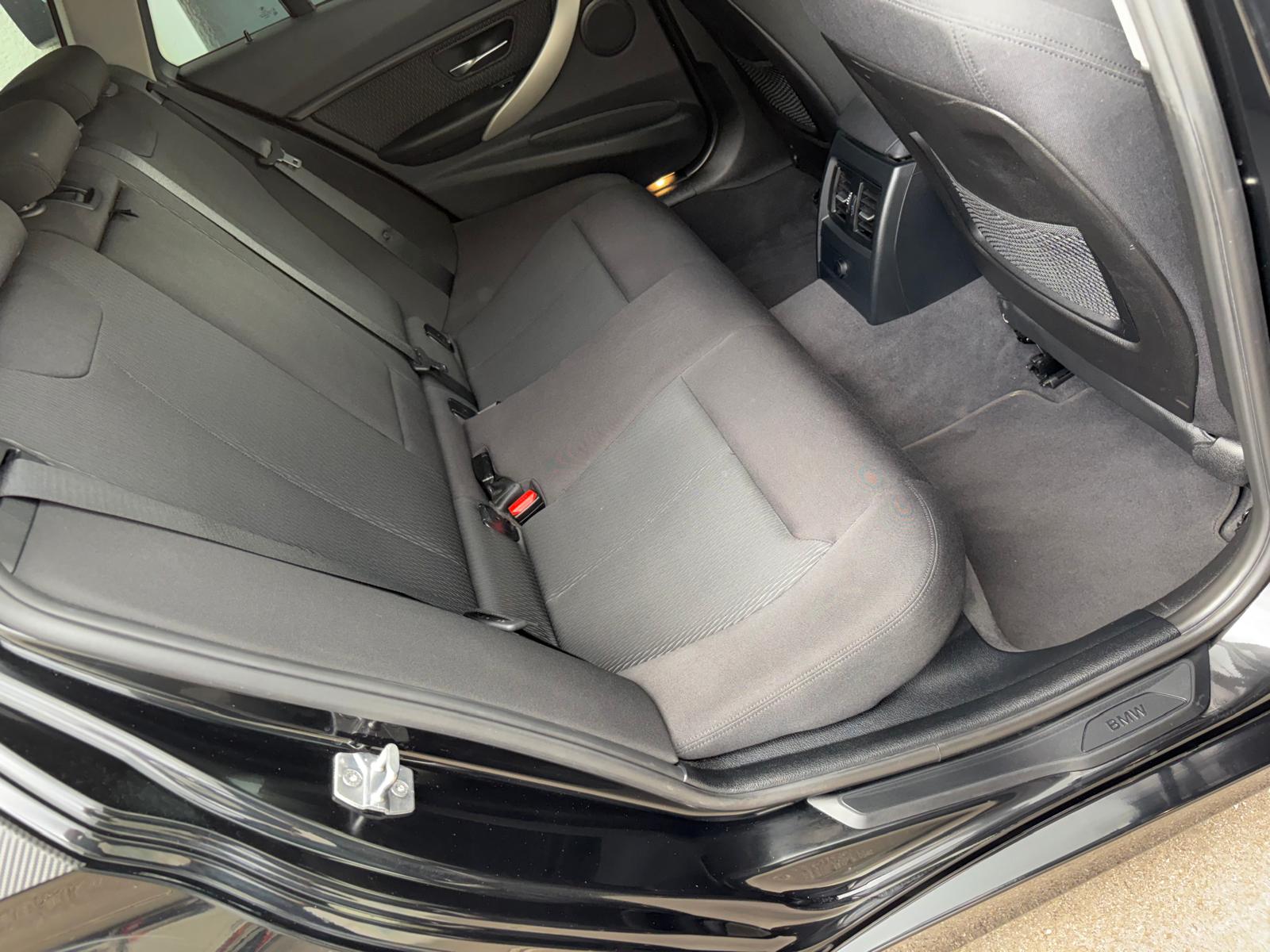 BMW 318d Touring Sport Line Steptronic-image-11