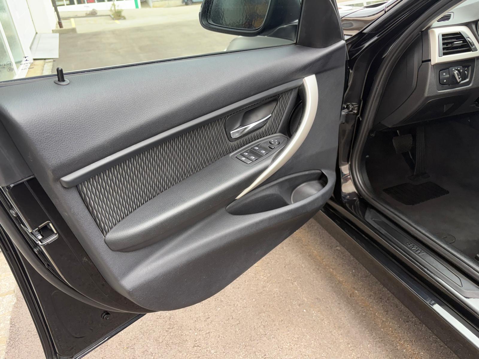 BMW 318d Touring Sport Line Steptronic-image-4