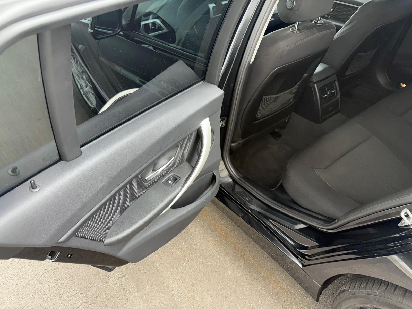 BMW 318d Touring Sport Line Steptronic-image-10