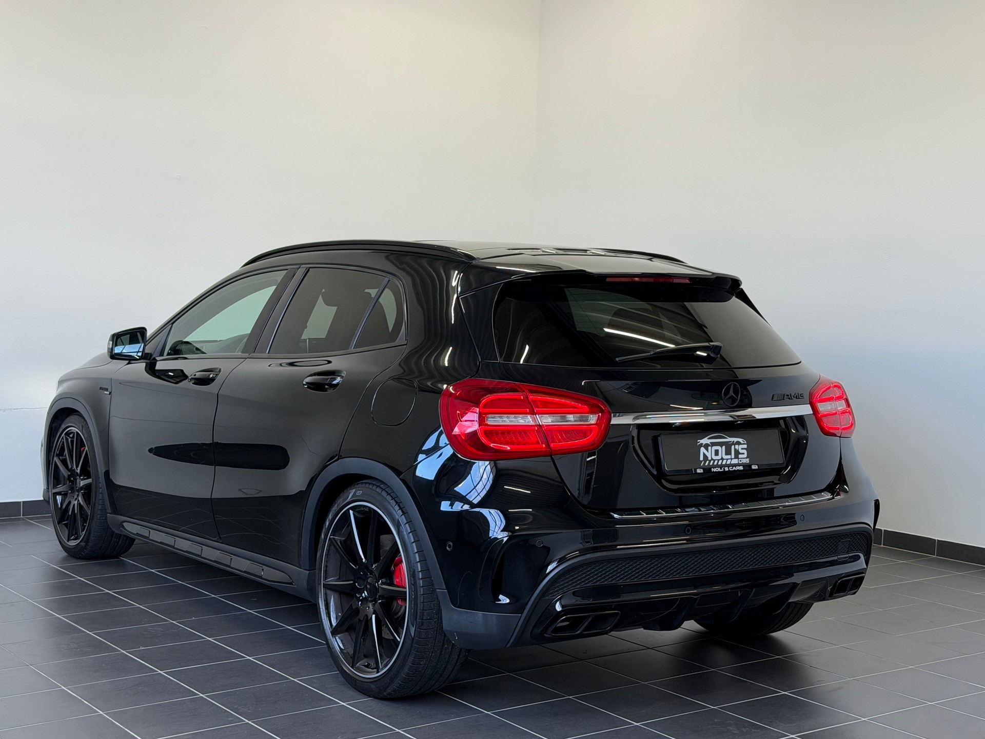 MERCEDES-BENZ GLA 45 AMG 4Matic 7G-DCT-image-3
