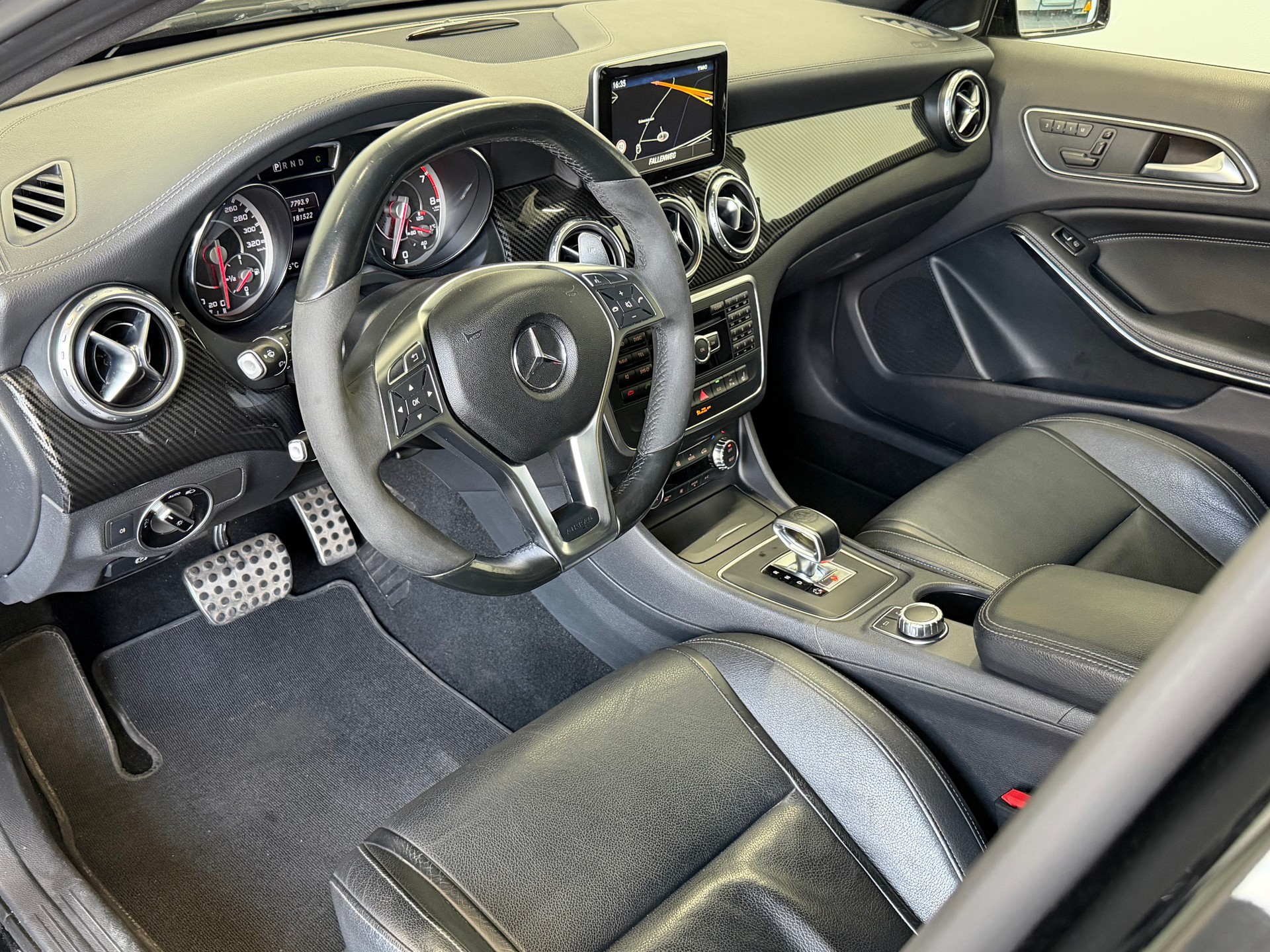 MERCEDES-BENZ GLA 45 AMG 4Matic 7G-DCT-image-8